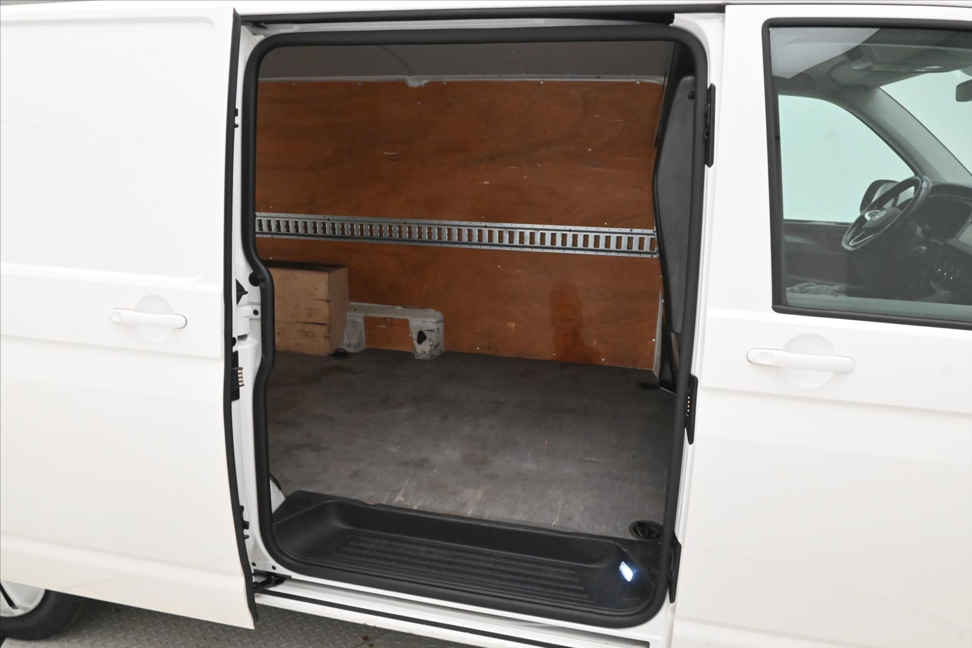 Main photo of the car Volkswagen Transporter 2.0 110kW AC DSG Navi Warranty up to 5 years (12)