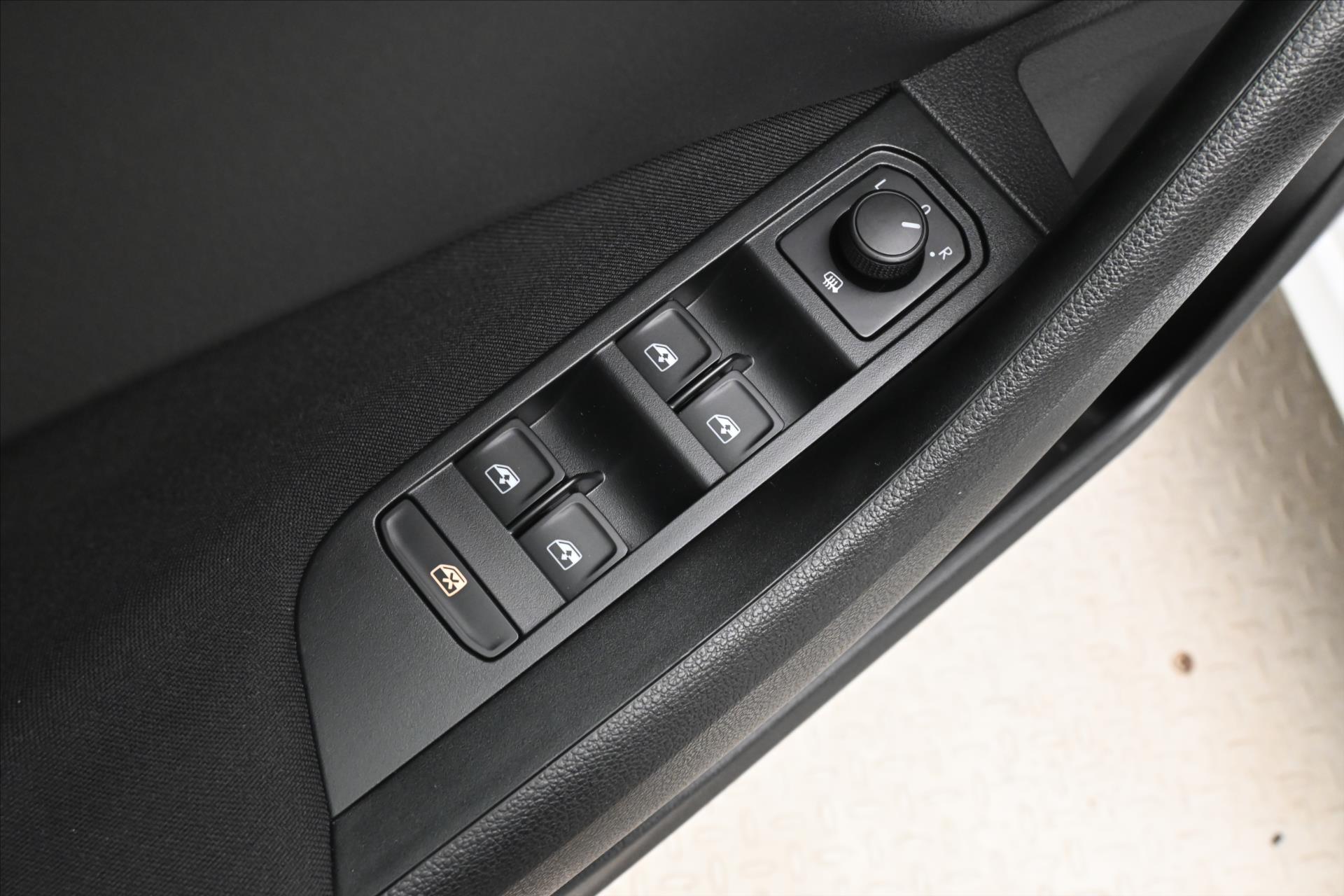 Hlavní fotografie vozu Škoda Kamiq 1,0 TSI 81kW Ambition Záruka až 5 let (25)