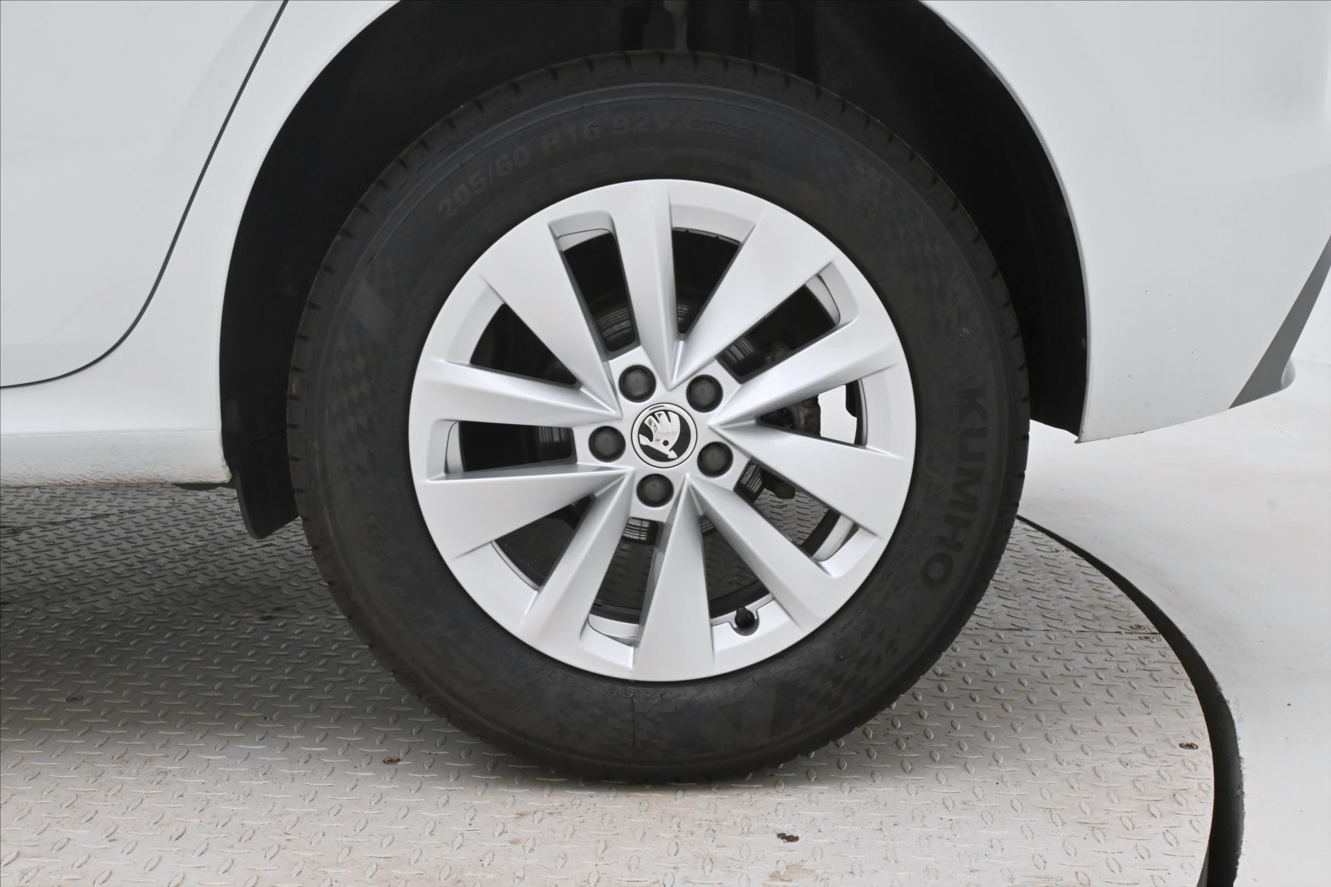Hlavní fotografie vozu Škoda Kamiq 1,0 TSI 81kW Ambition Záruka až 5 let (30)