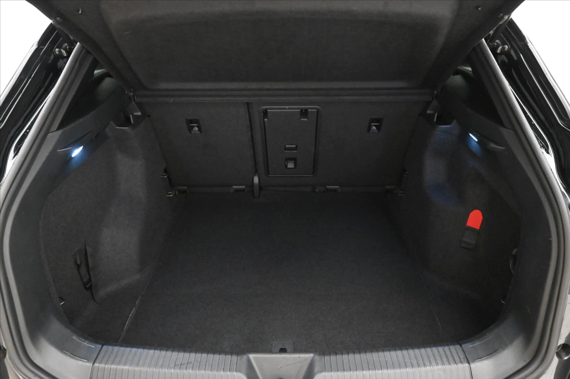 Hlavní fotografie vozu Volkswagen ID.4 150kW 77kWh Pro Performance Záruka až 3 roky (11)