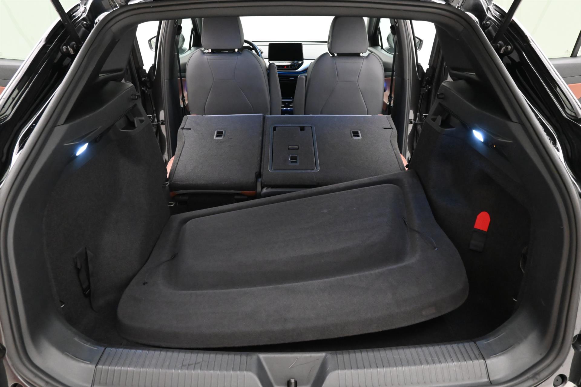 Hlavní fotografie vozu Volkswagen ID.4 150kW 77kWh Pro Performance Záruka až 3 roky (12)