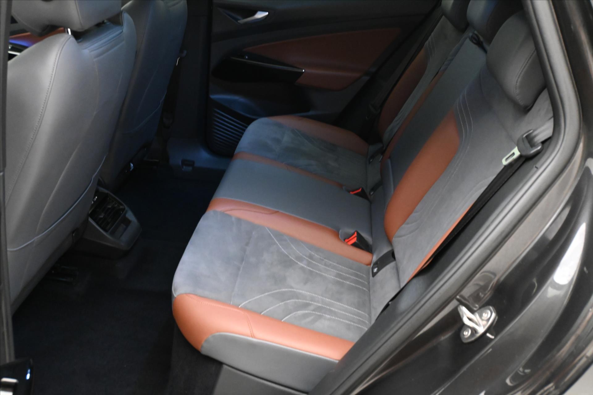 Hlavní fotografie vozu Volkswagen ID.4 150kW 77kWh Pro Performance Záruka až 3 roky (15)
