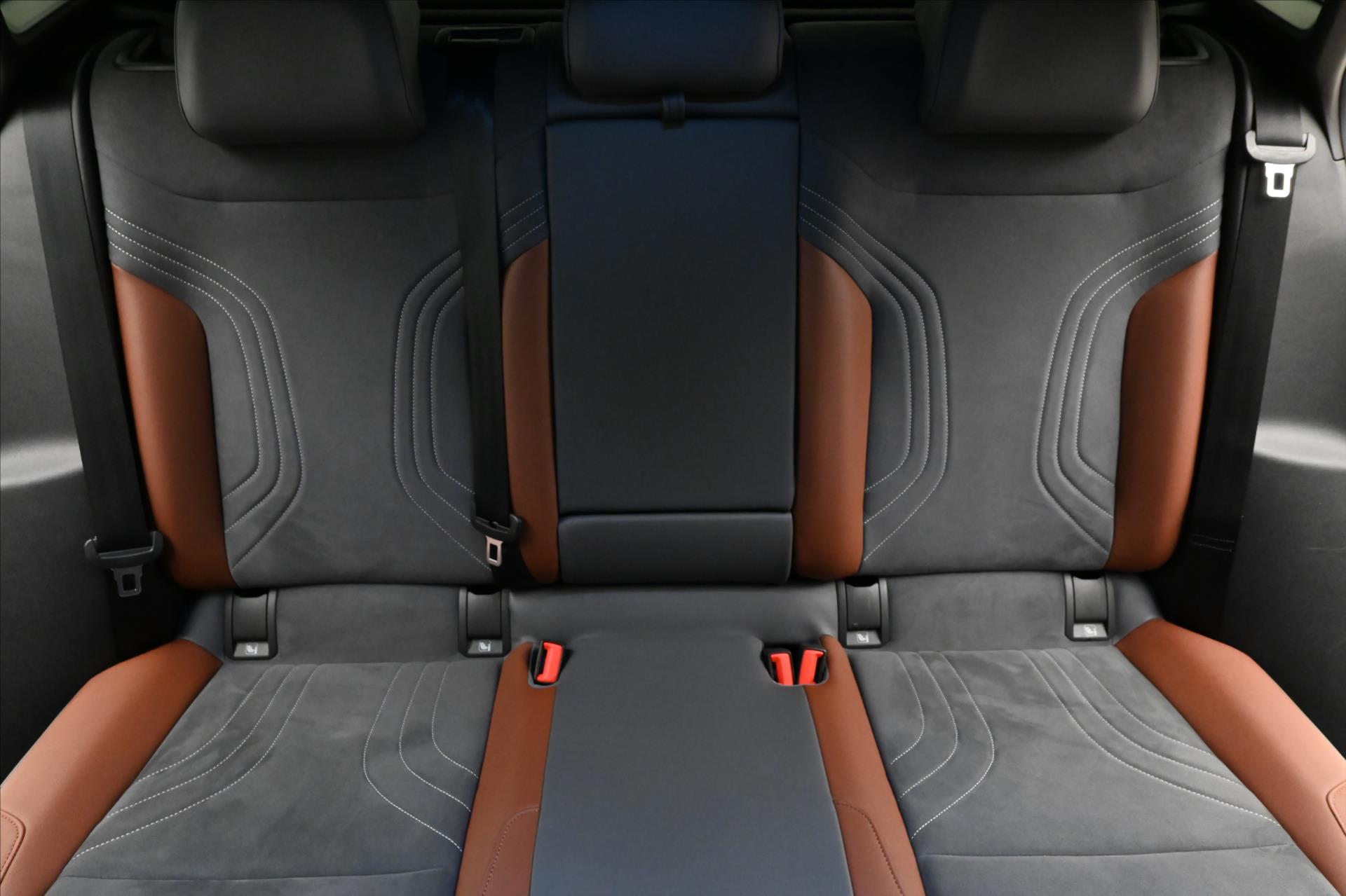 Hlavní fotografie vozu Volkswagen ID.4 150kW 77kWh Pro Performance Záruka až 3 roky (27)