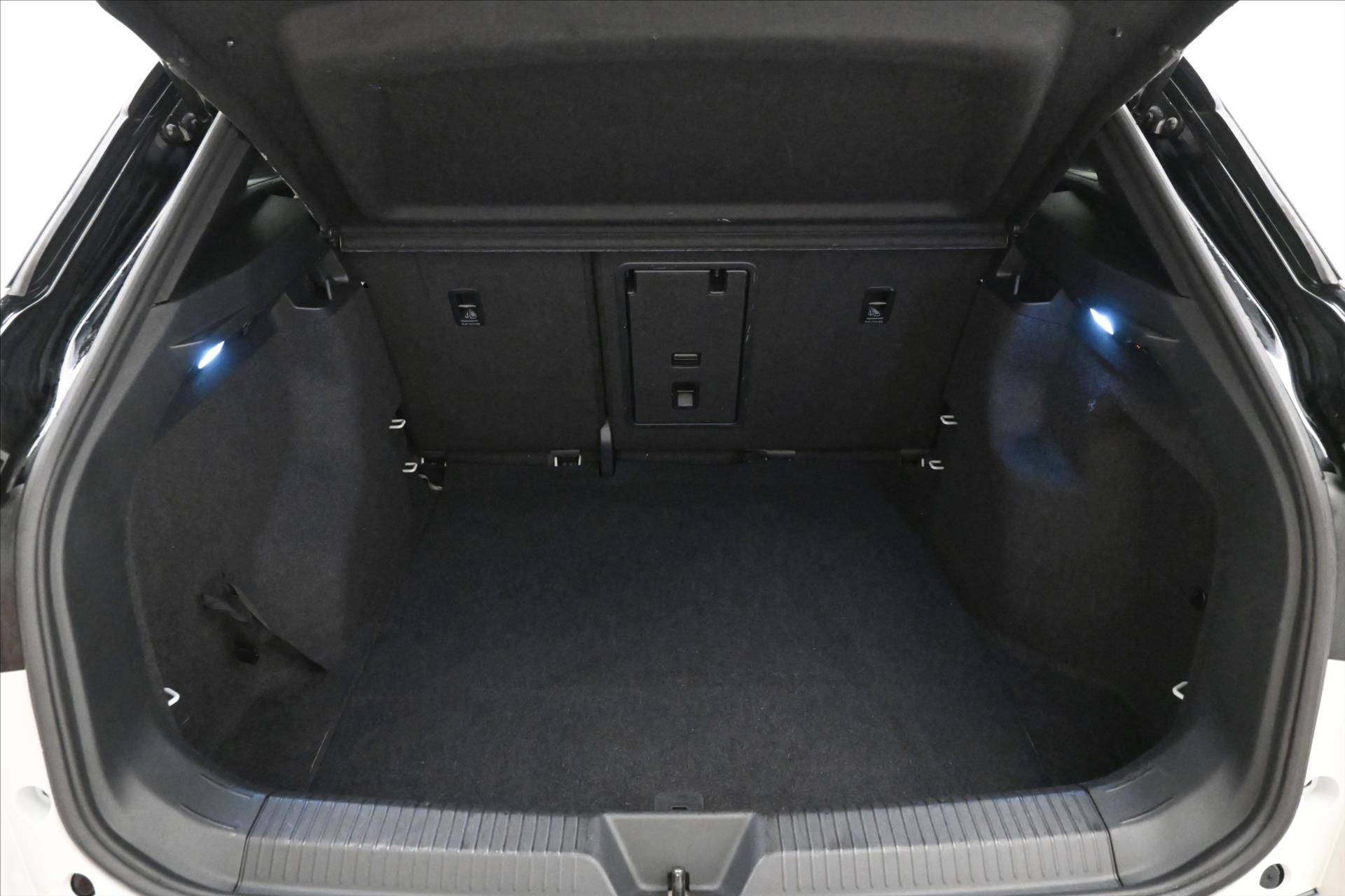 Hlavní fotografie vozu Volkswagen ID.4 Pro Performance 150kW 77kWh Záruka až 3 roky (10)