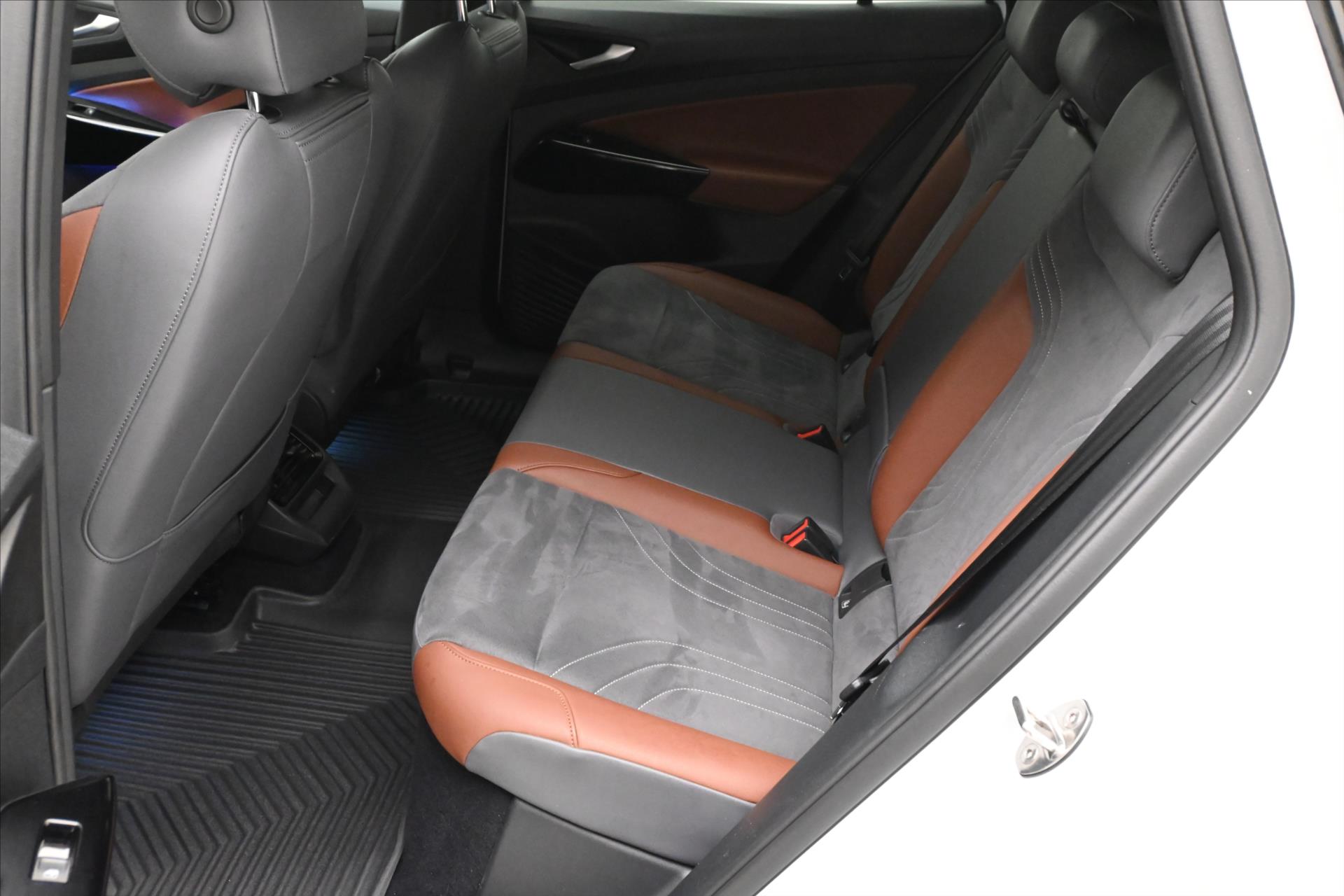 Hlavní fotografie vozu Volkswagen ID.4 Pro Performance 150kW 77kWh Záruka až 3 roky (14)