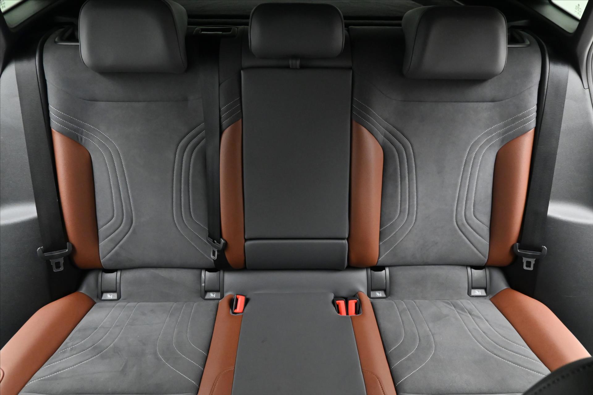 Hlavní fotografie vozu Volkswagen ID.4 Pro Performance 150kW 77kWh Záruka až 3 roky (27)