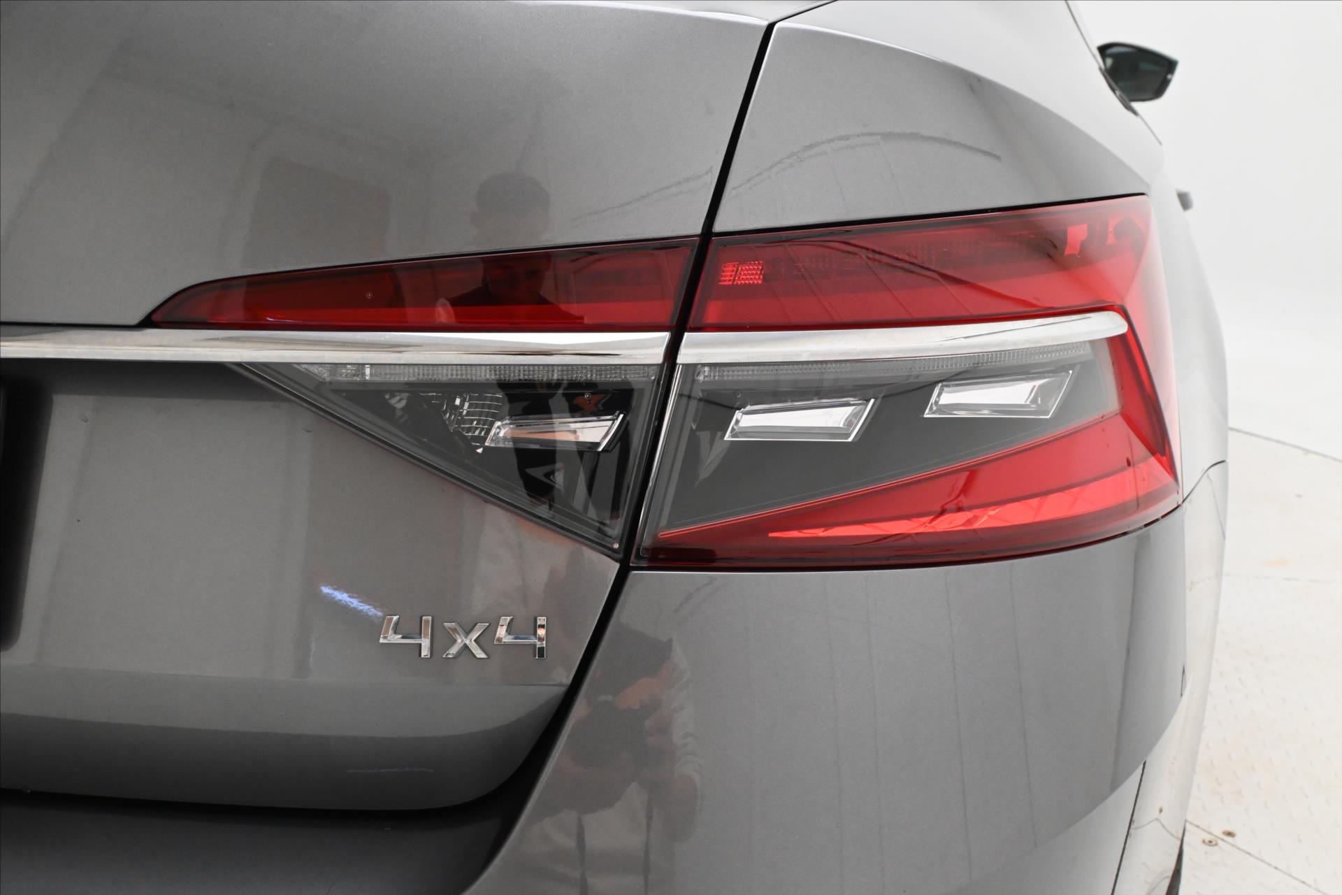 Main photo of the car Skoda Superb 2.0 TDI 147 kW DSG L&K 4x4 Warranty up to 5 years (32)