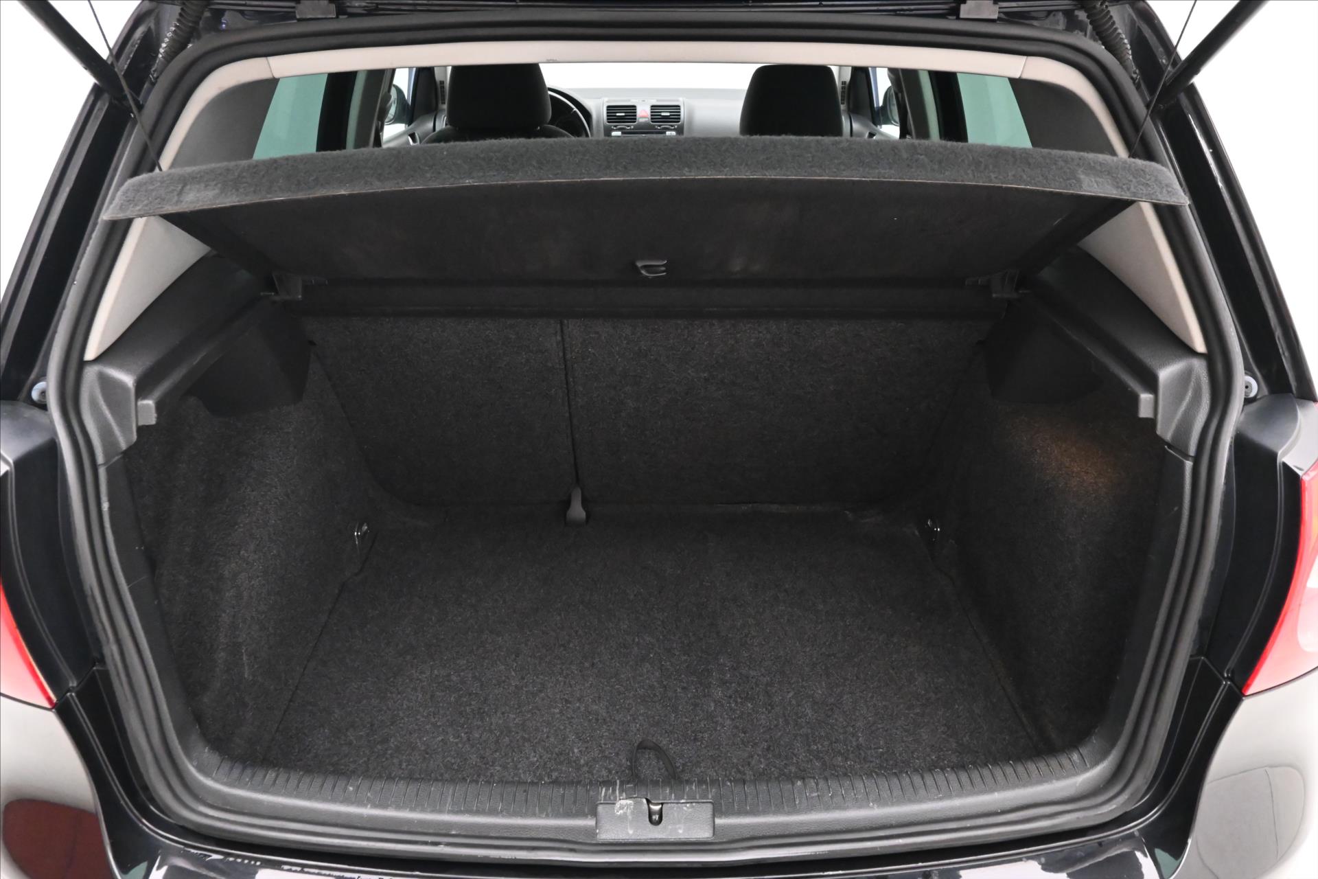Hlavní fotografie vozu Volkswagen Golf 2,0 TDI 103 kW DSG Trend Nová STK (10)