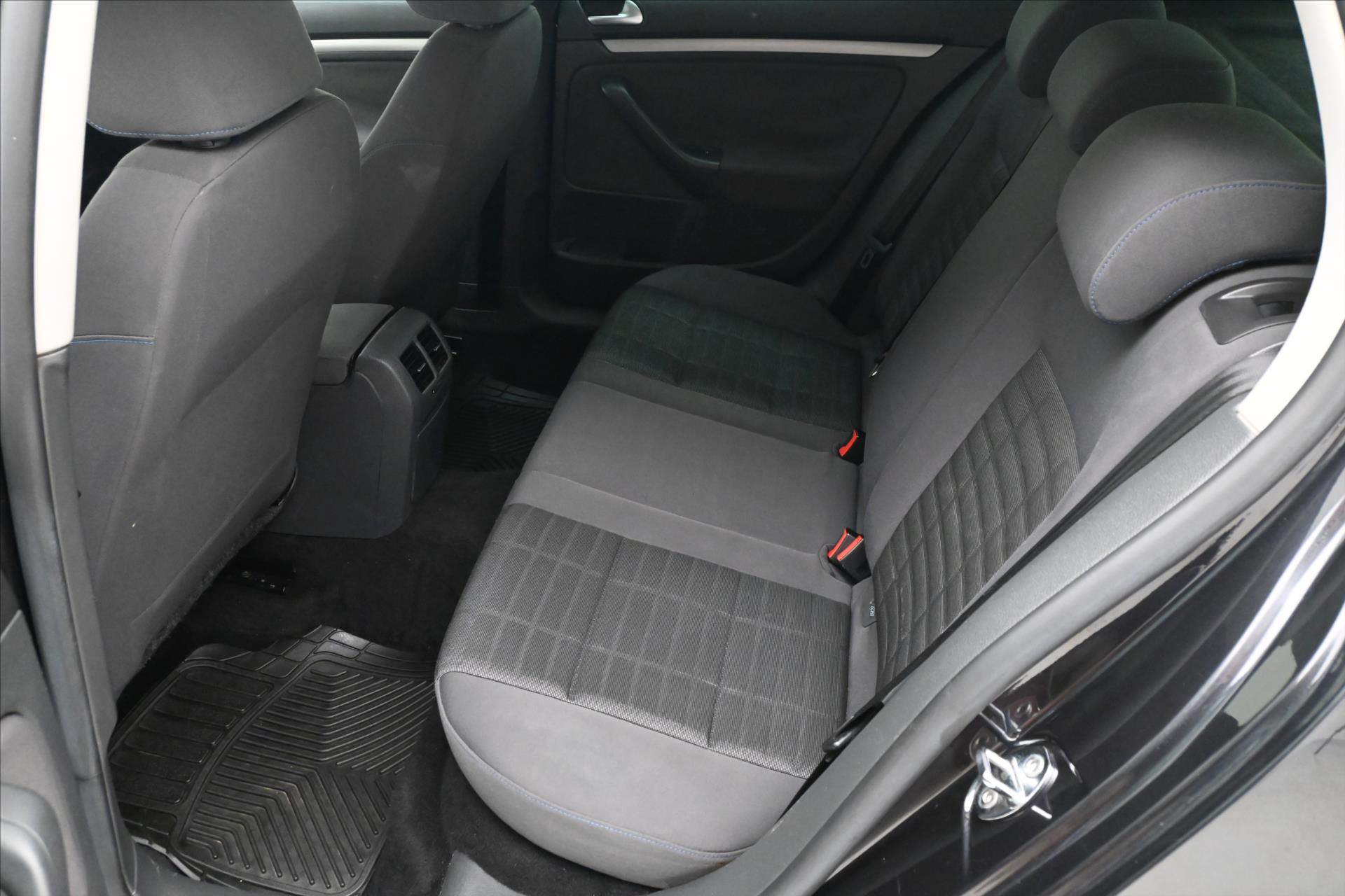 Hlavní fotografie vozu Volkswagen Golf 2,0 TDI 103 kW DSG Trend Nová STK (14)