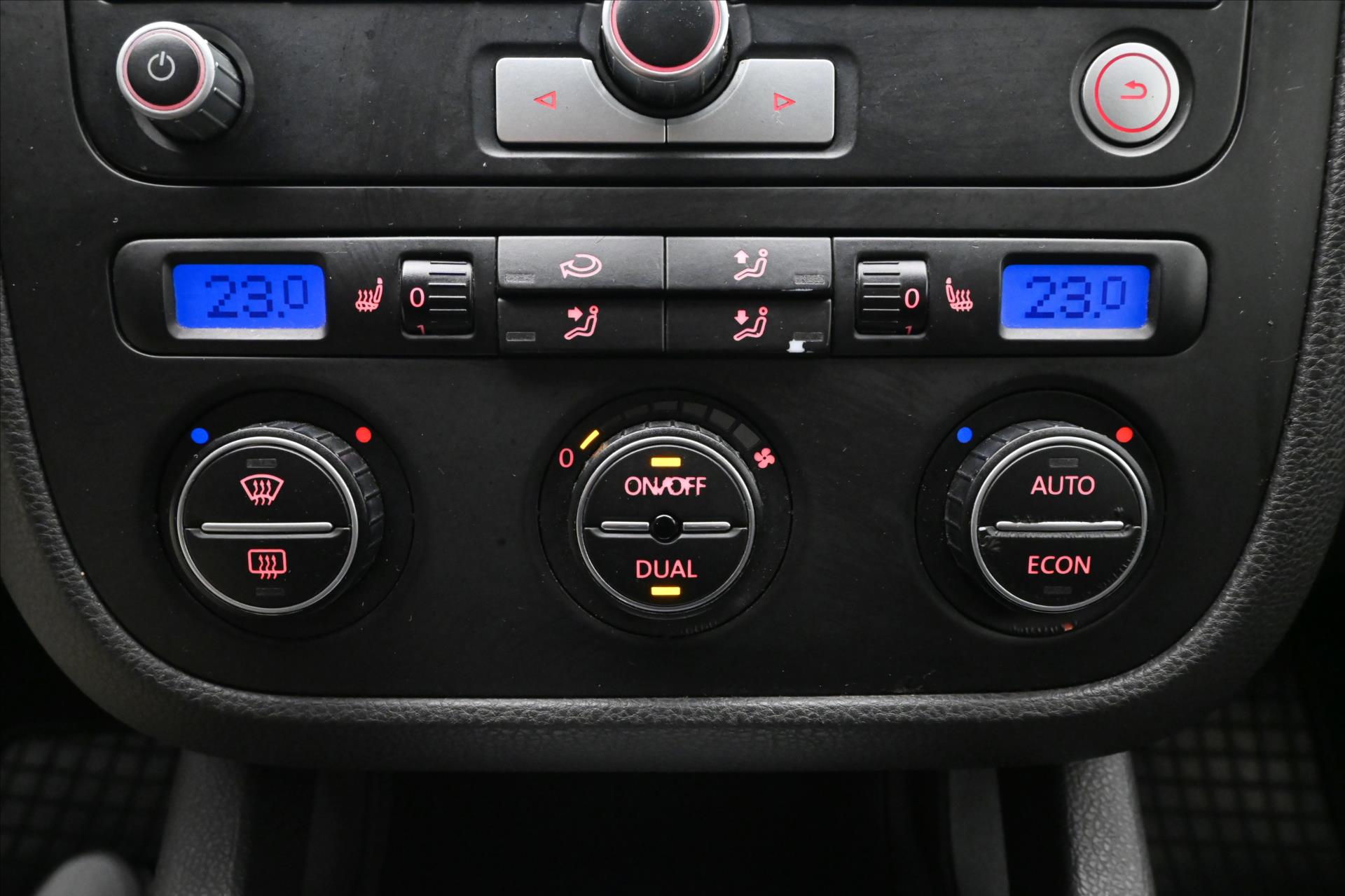Hlavní fotografie vozu Volkswagen Golf 2,0 TDI 103 kW DSG Trend Nová STK (20)