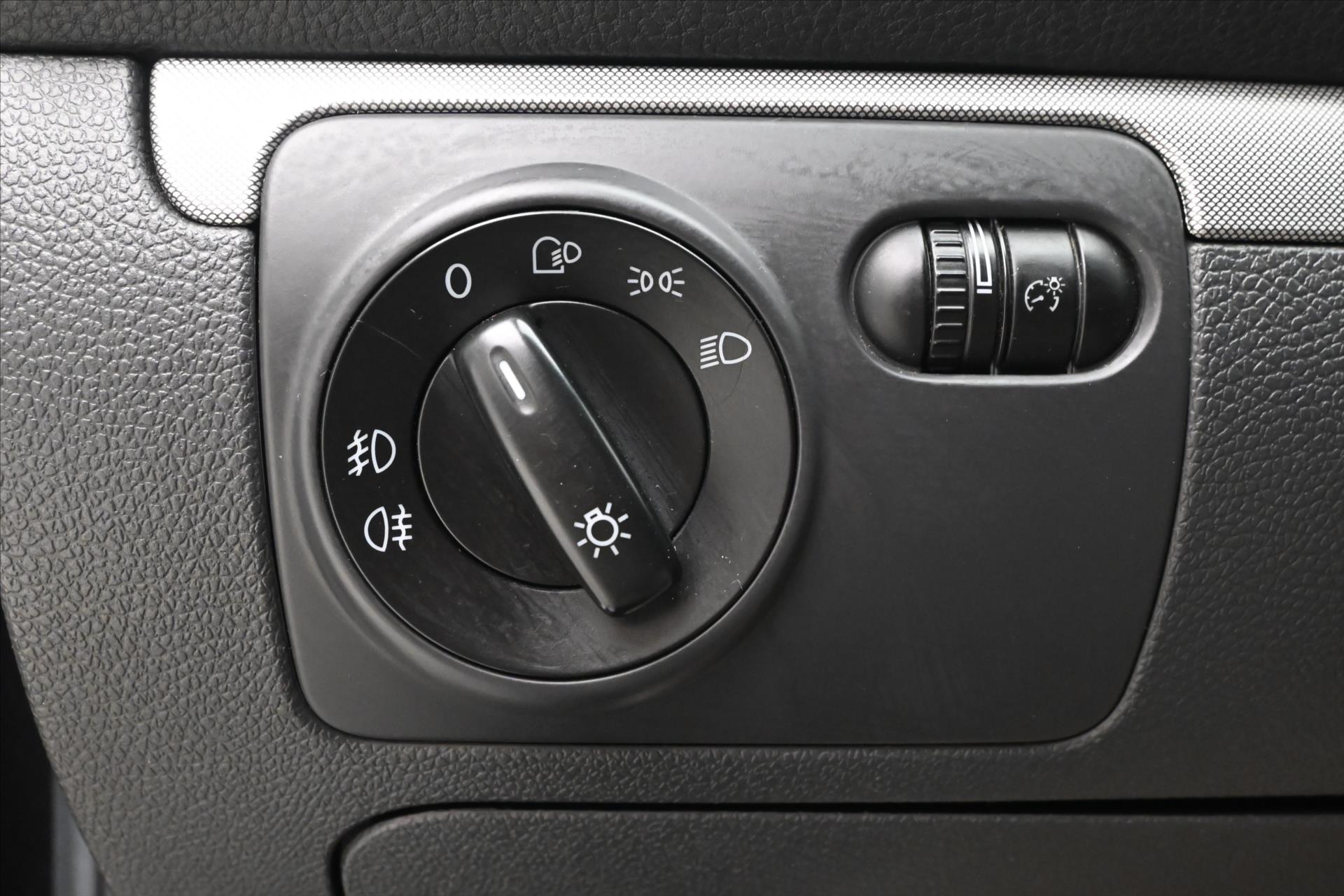 Hlavní fotografie vozu Volkswagen Golf 2,0 TDI 103 kW DSG Trend Nová STK (25)