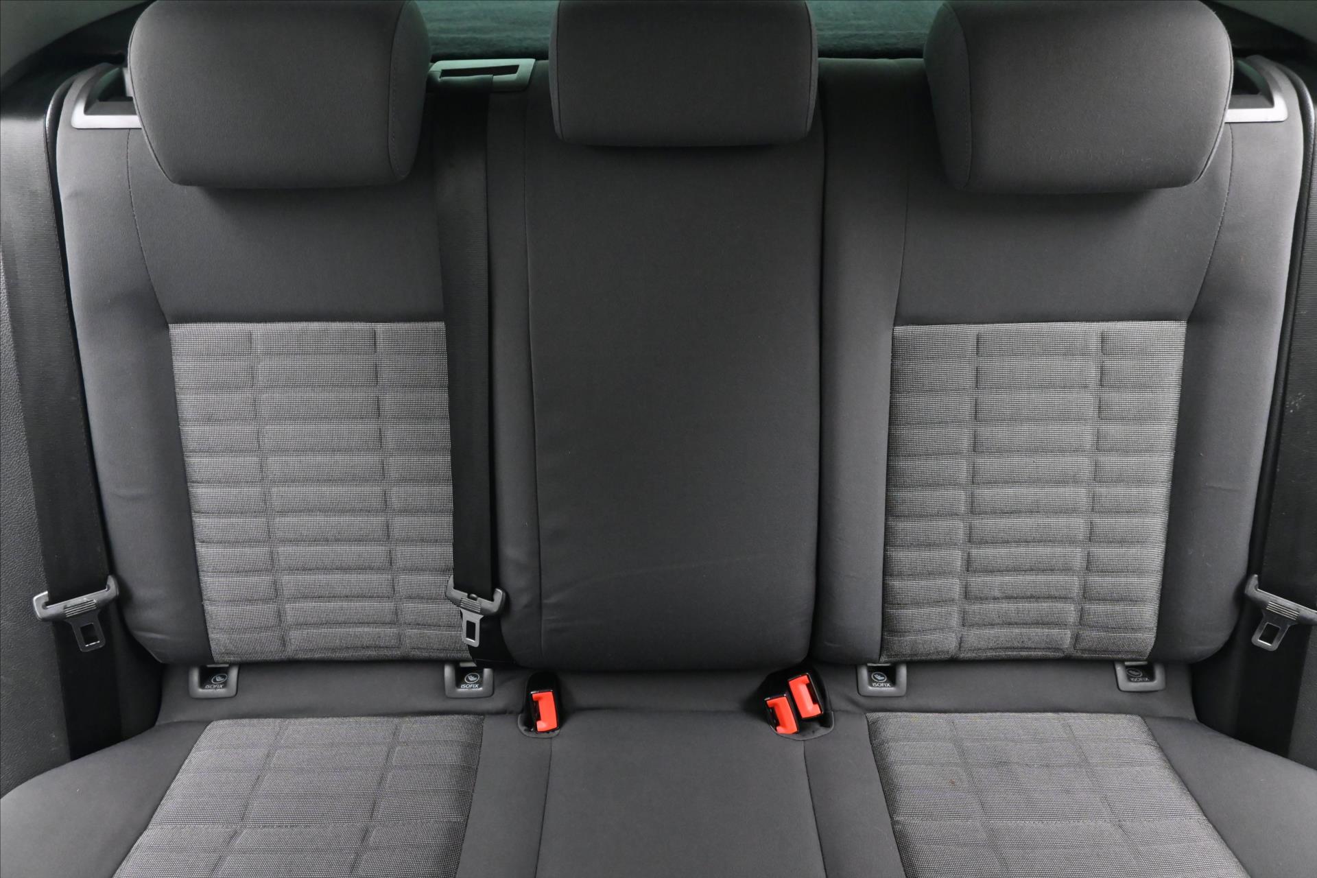 Hlavní fotografie vozu Volkswagen Golf 2,0 TDI 103 kW DSG Trend Nová STK (26)