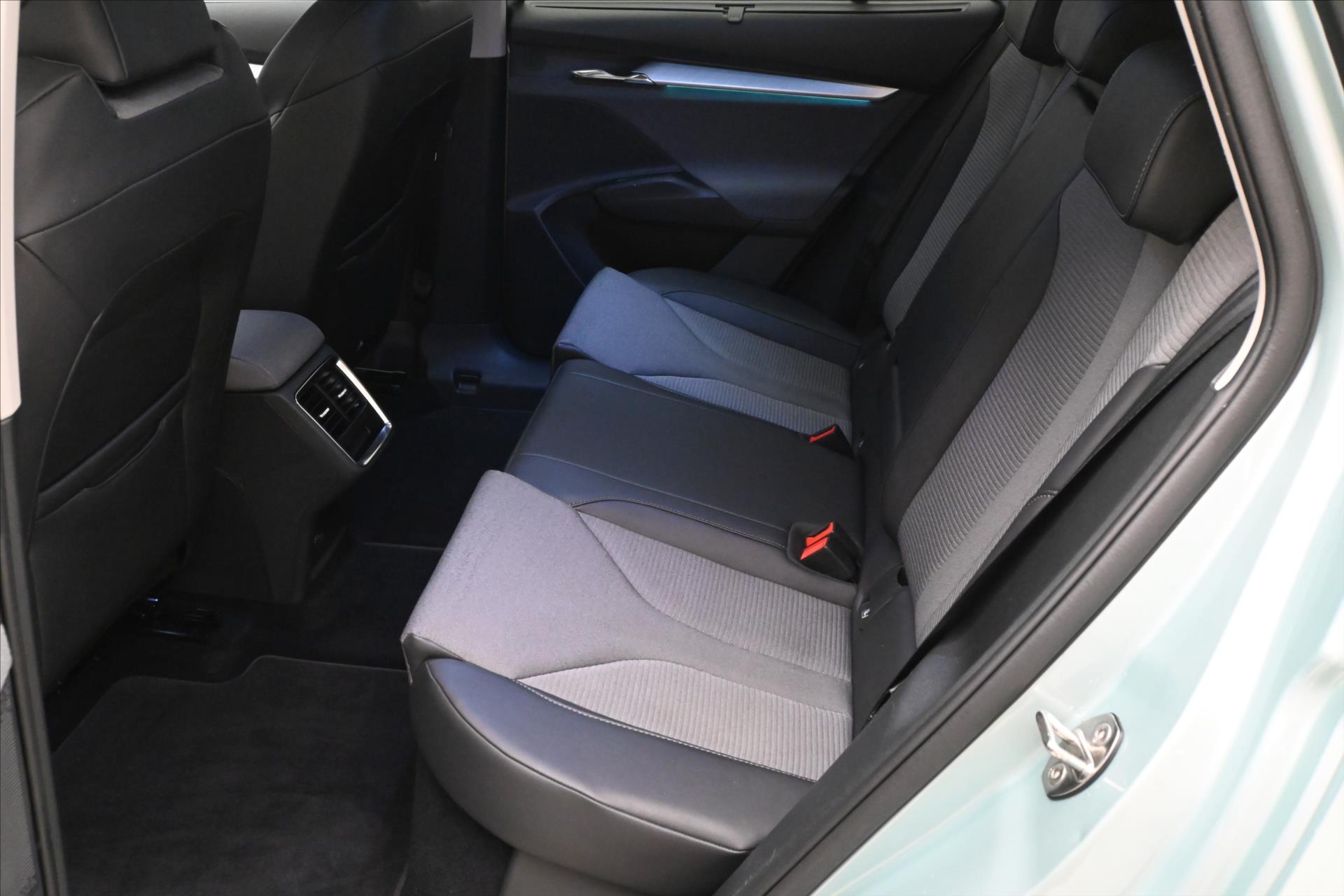 Hlavní fotografie vozu Škoda Enyaq iV 60 132 kW 58kWh SoH 87% Záruka až 3 roky (14)