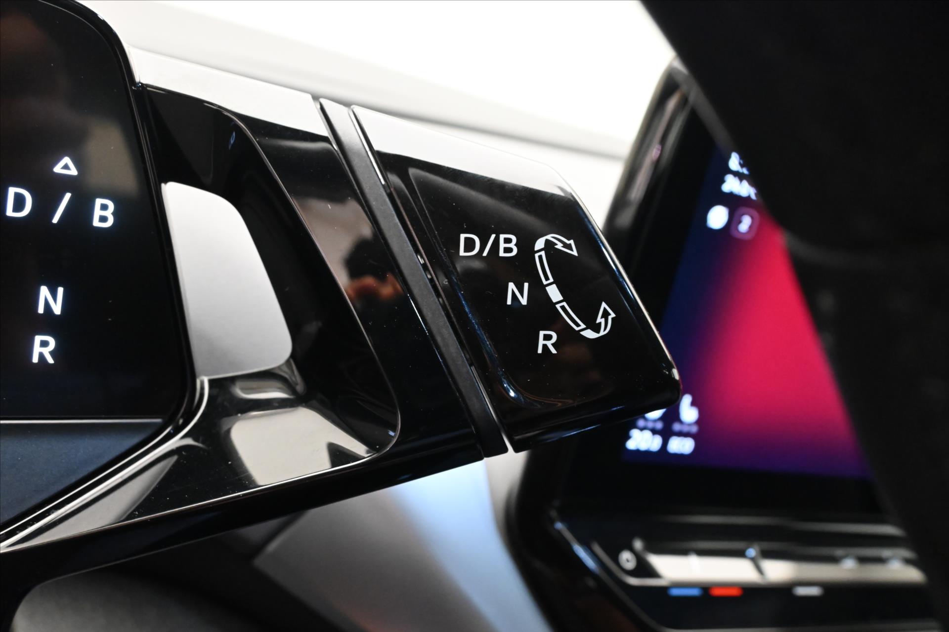 Hlavní fotografie vozu Volkswagen ID.4 Pro Performance 150kW 77kWh Záruka až 3 roky (21)