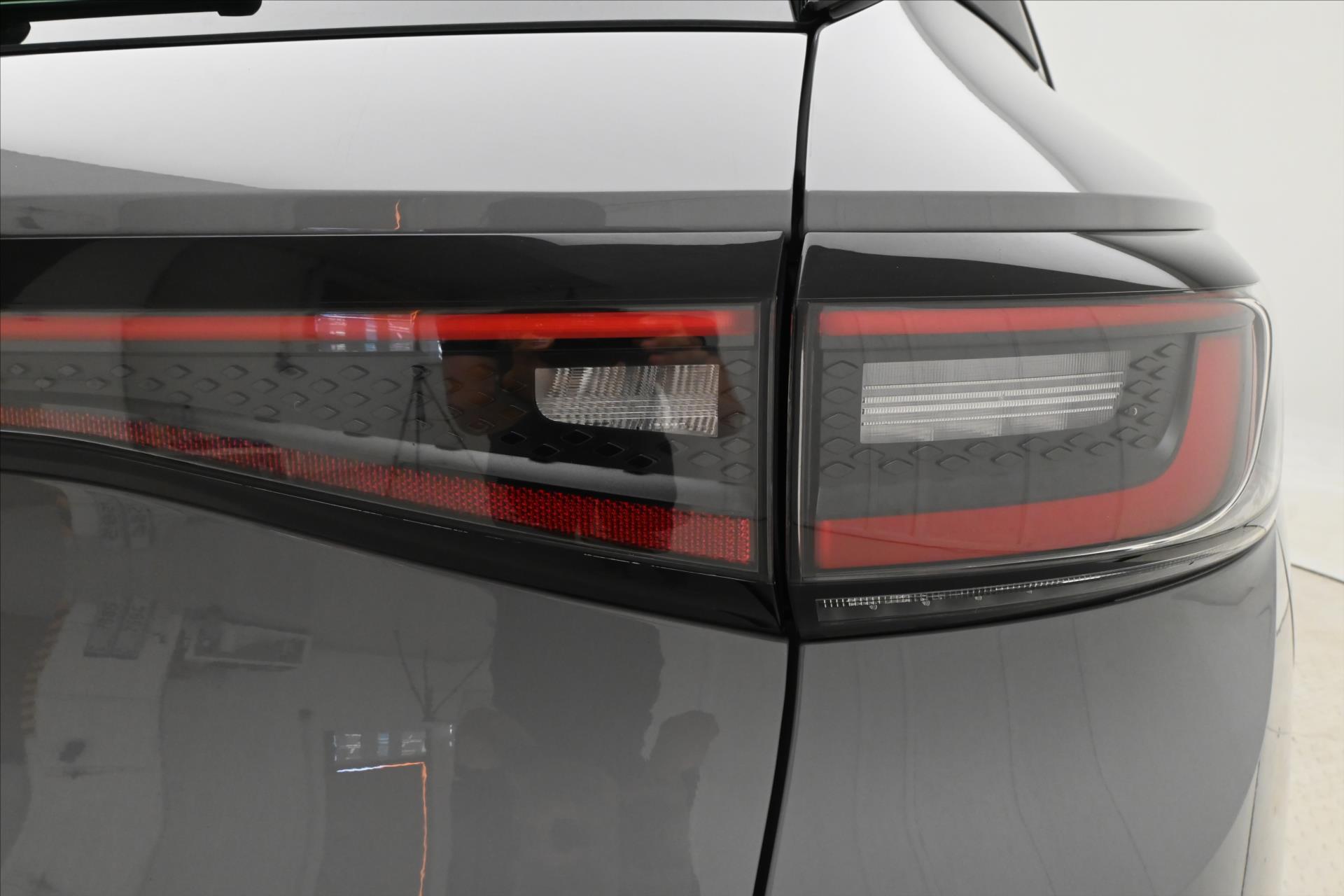 Hlavní fotografie vozu Volkswagen ID.4 Pro Performance 150kW 77kWh Záruka až 3 roky (28)