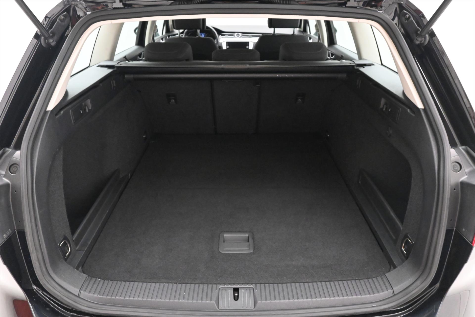 Hlavní fotografie vozu Volkswagen Passat 2,0 TDI 110 kW COMFORTLINE Záruka až 5 let (11)