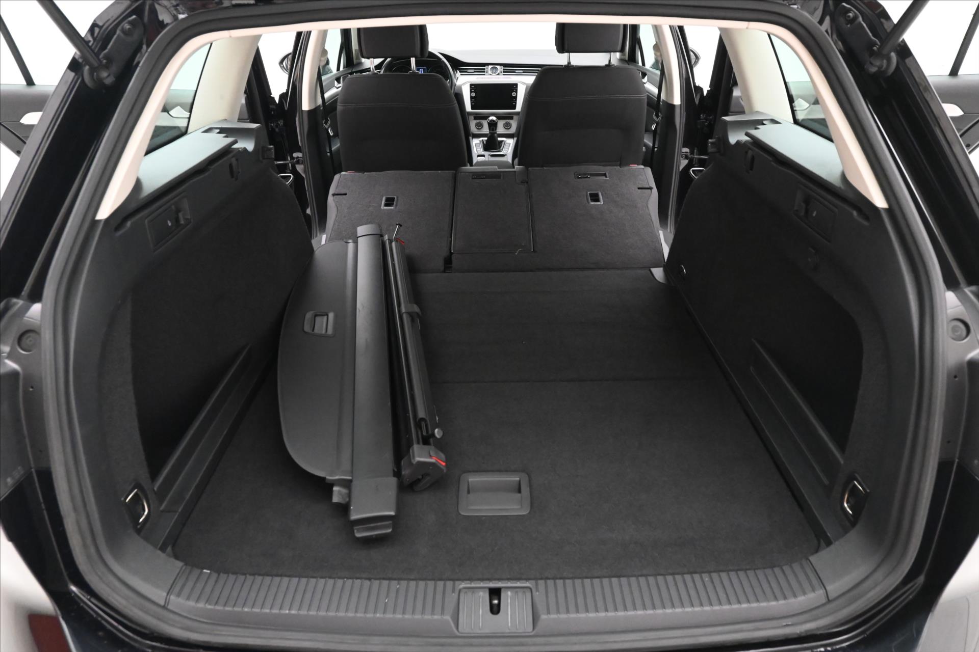 Hlavní fotografie vozu Volkswagen Passat 2,0 TDI 110 kW COMFORTLINE Záruka až 5 let (12)