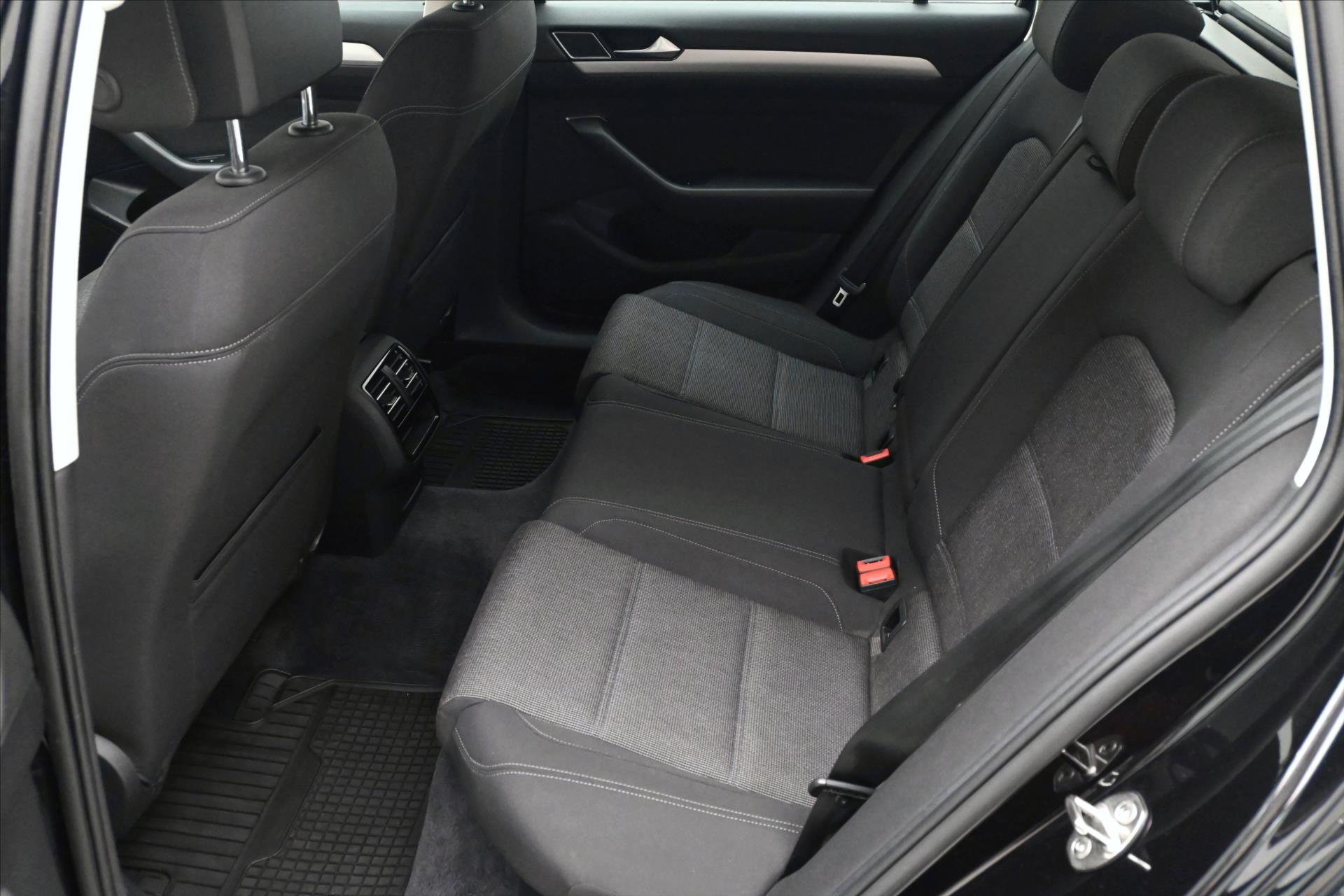 Hlavní fotografie vozu Volkswagen Passat 2,0 TDI 110 kW COMFORTLINE Záruka až 5 let (15)