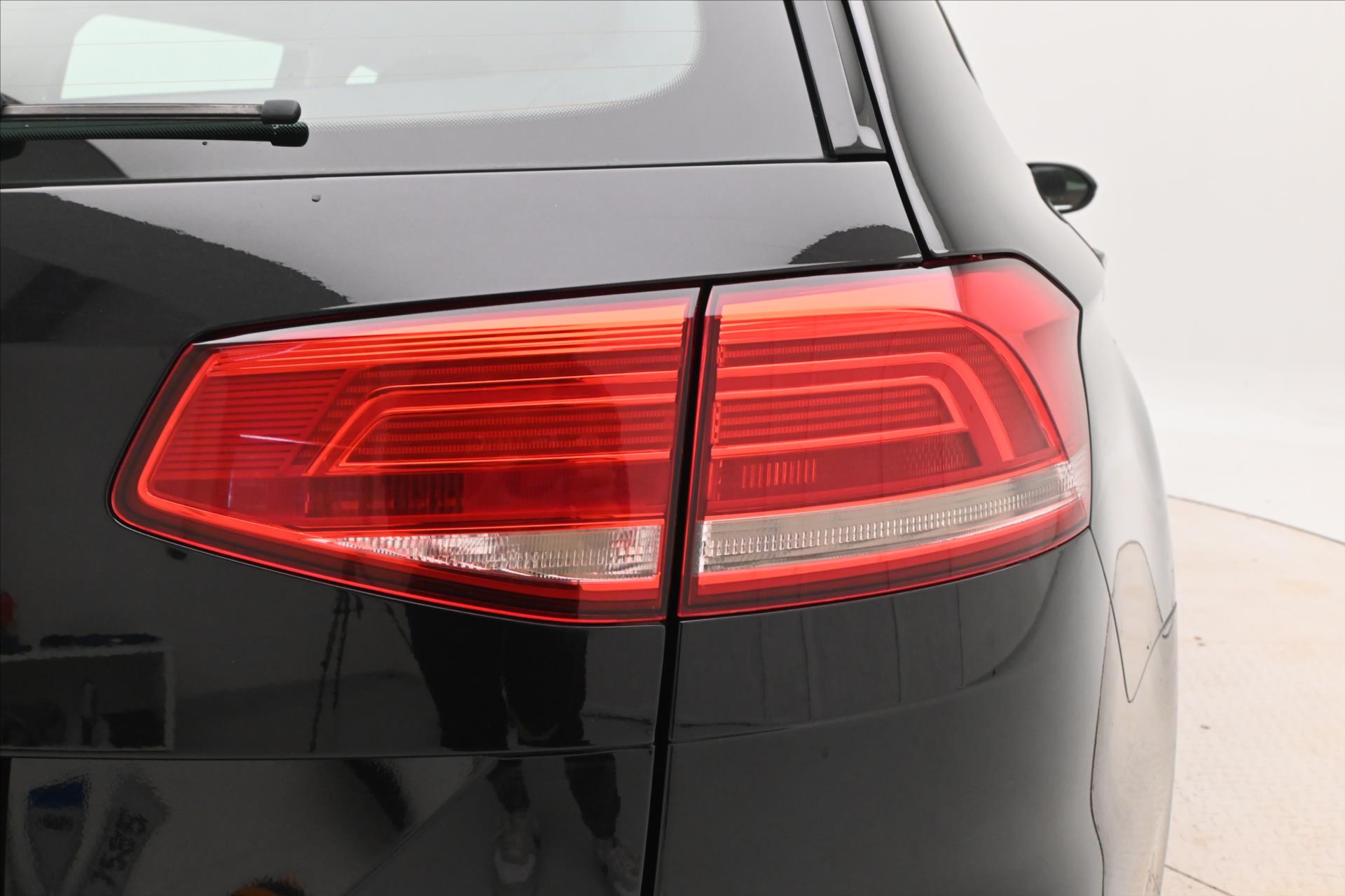 Hlavní fotografie vozu Volkswagen Passat 2,0 TDI 110 kW COMFORTLINE Záruka až 5 let (28)