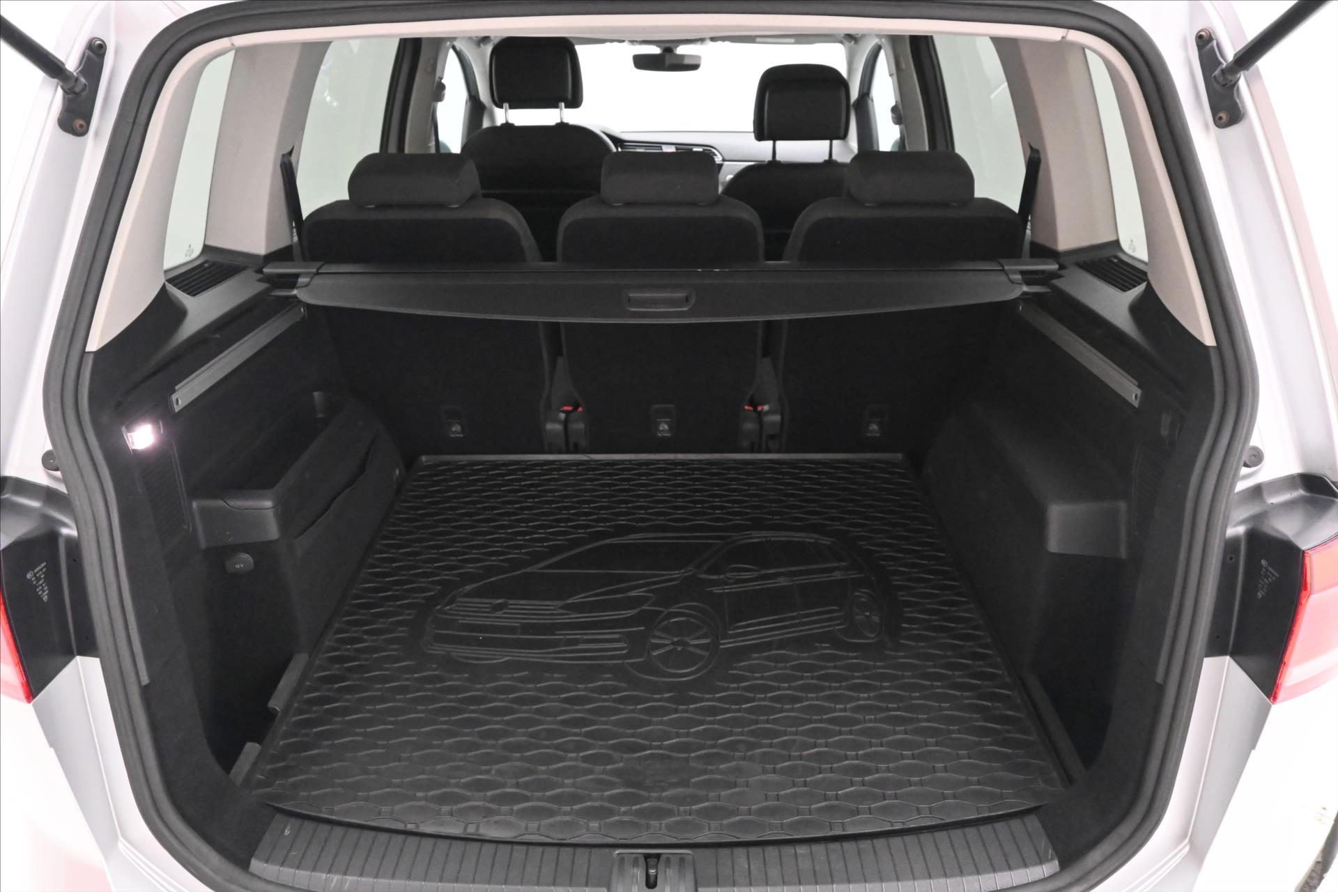 Main photo of the car Volkswagen Touran 1.6 TDI 85kW Navi Sensors (10)