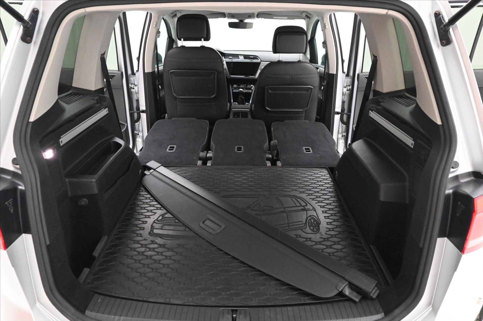 Main photo of the car Volkswagen Touran 1.6 TDI 85kW Navi Sensors (11)