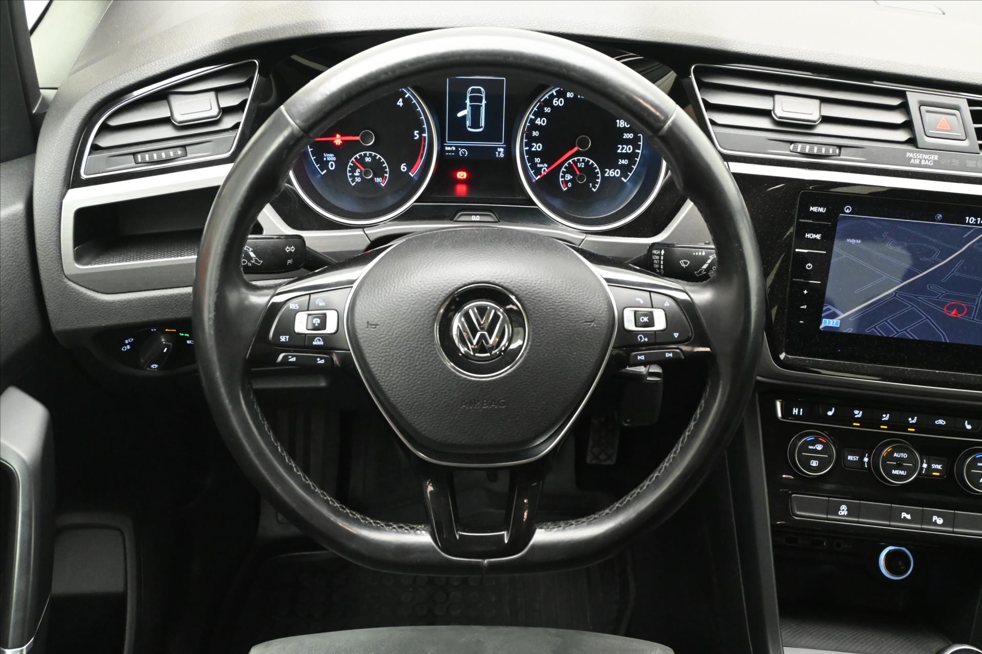 Main photo of the car Volkswagen Touran 1.6 TDI 85kW Navi Sensors (18)