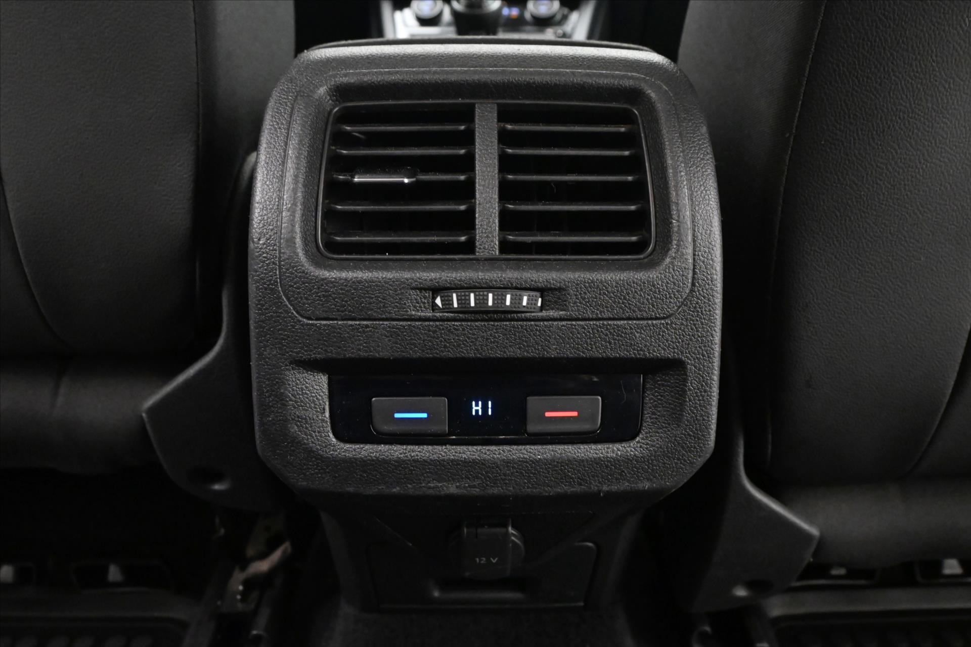 Main photo of the car Volkswagen Touran 1.6 TDI 85kW Navi Sensors (21)