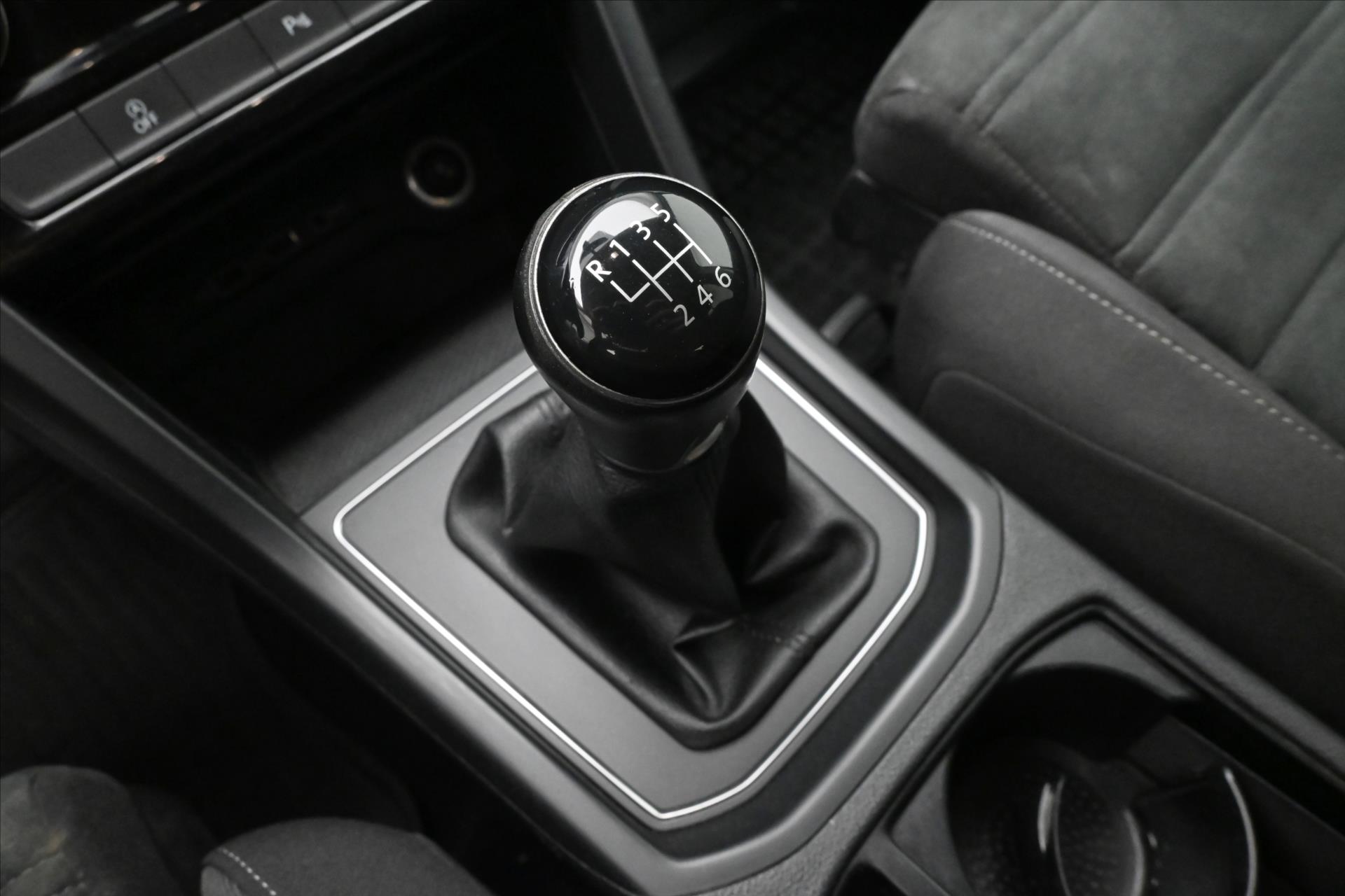 Main photo of the car Volkswagen Touran 1.6 TDI 85kW Navi Sensors (22)