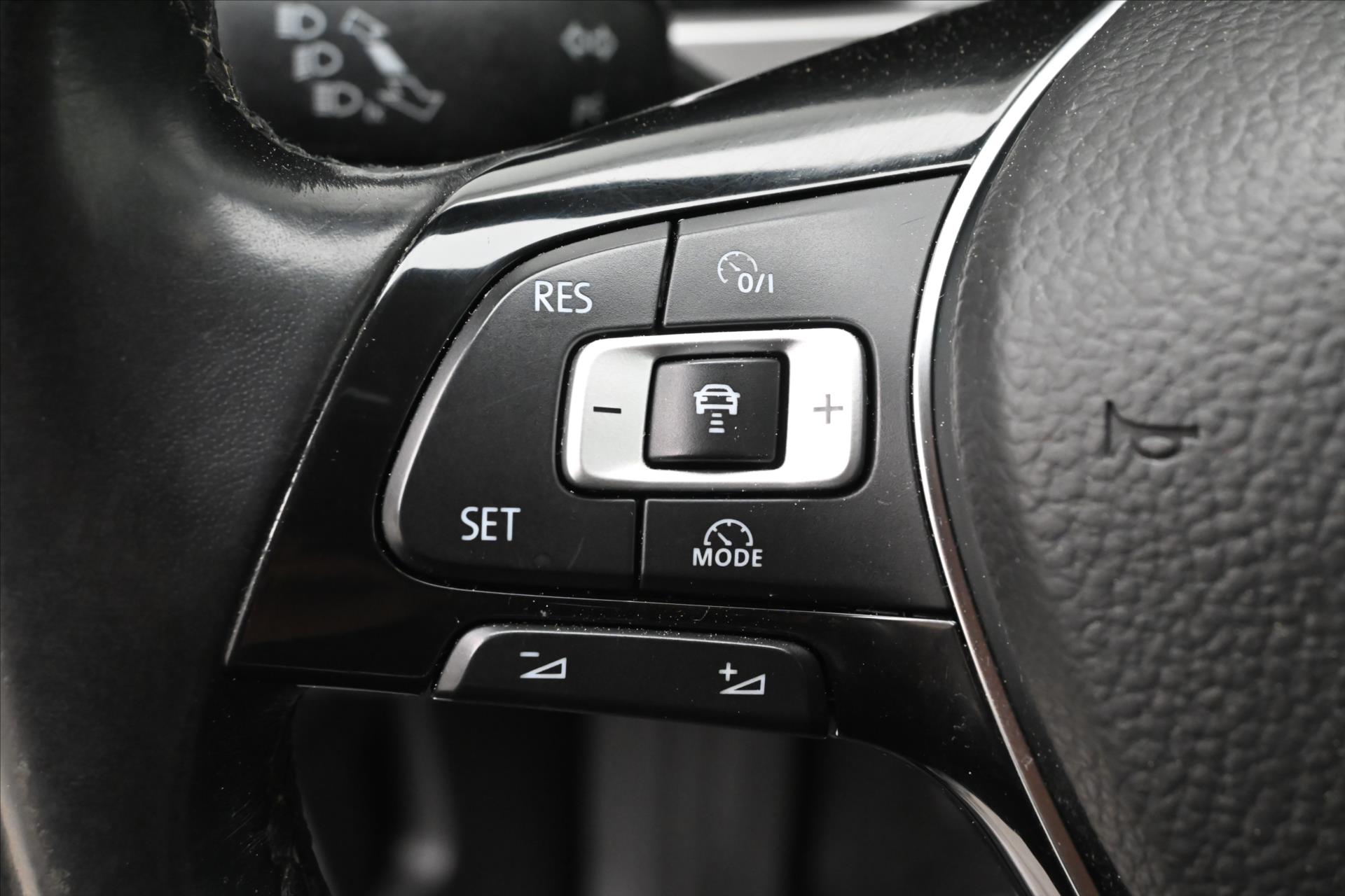 Main photo of the car Volkswagen Touran 1.6 TDI 85kW Navi Sensors (23)