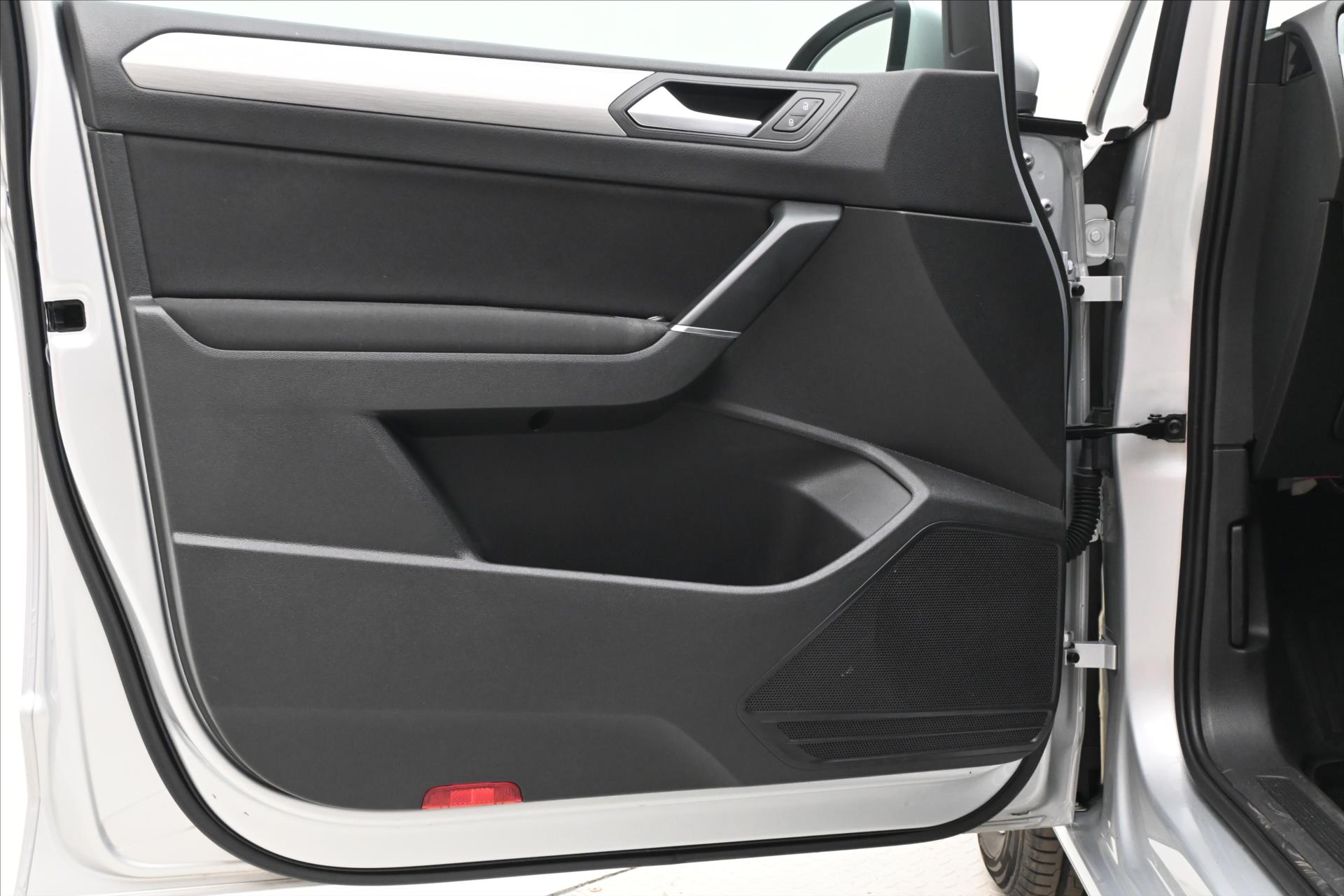 Main photo of the car Volkswagen Touran 1.6 TDI 85kW Navi Sensors (24)