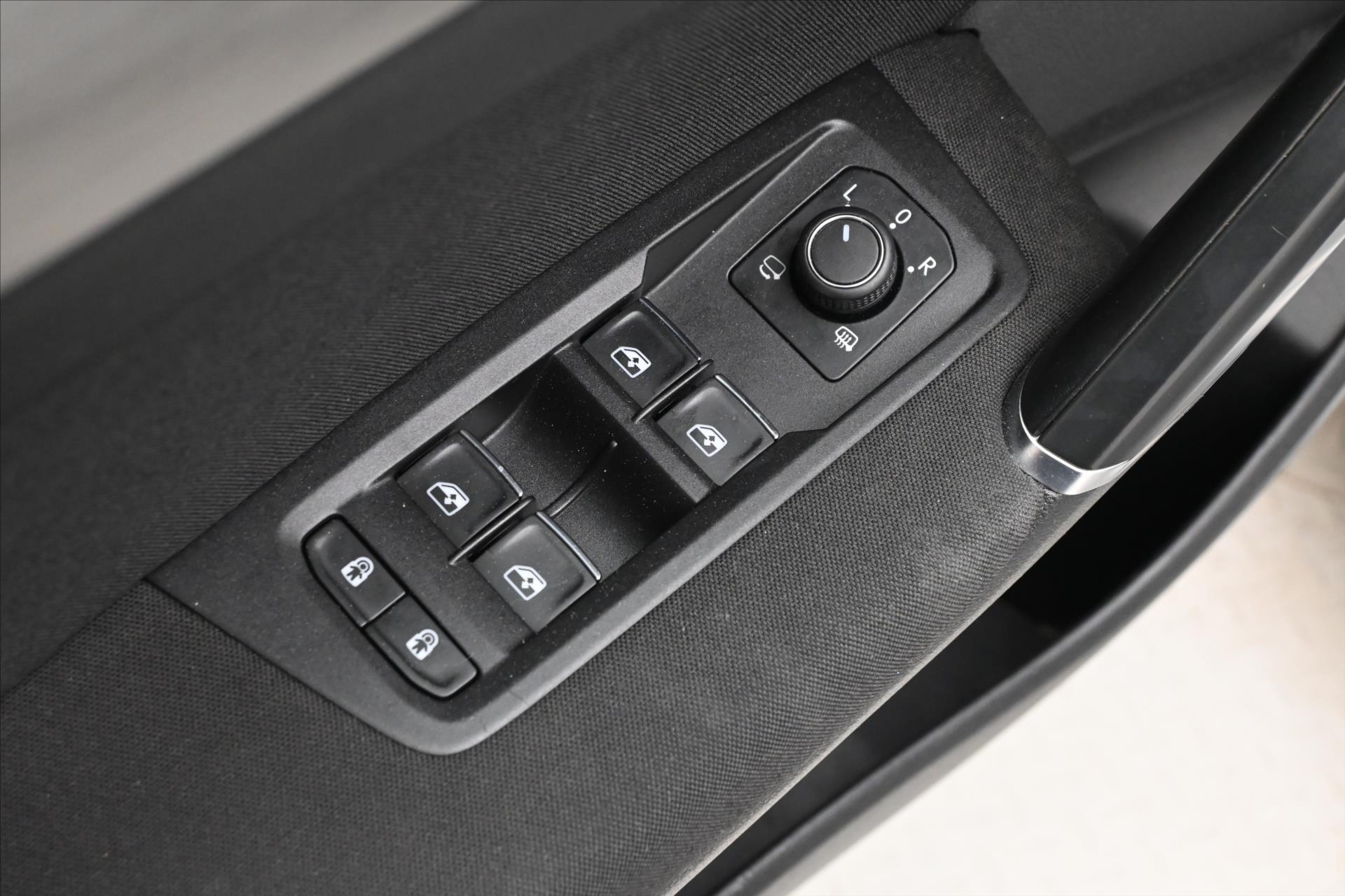 Main photo of the car Volkswagen Touran 1.6 TDI 85kW Navi Sensors (25)