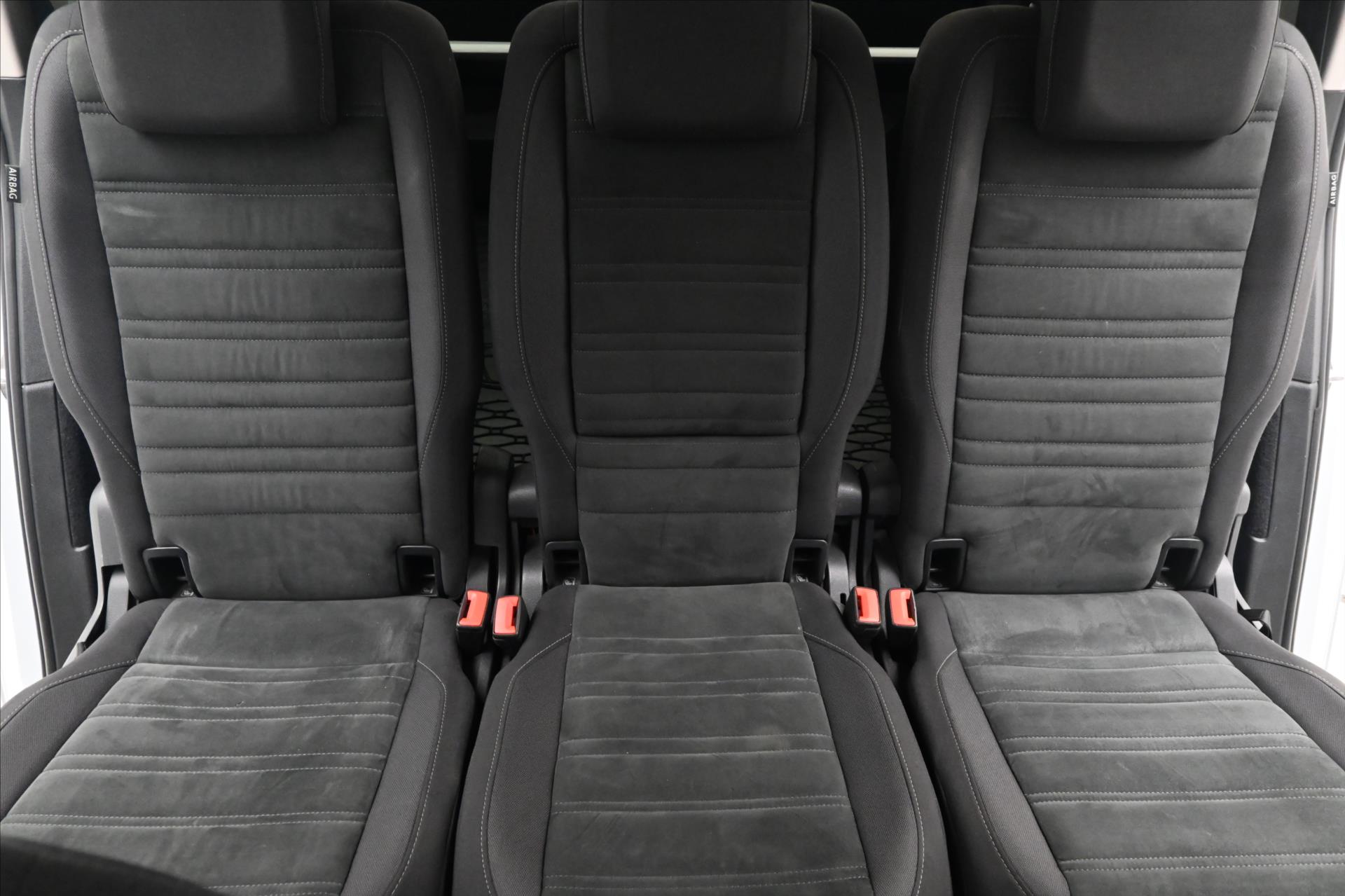 Main photo of the car Volkswagen Touran 1.6 TDI 85kW Navi Sensors (27)