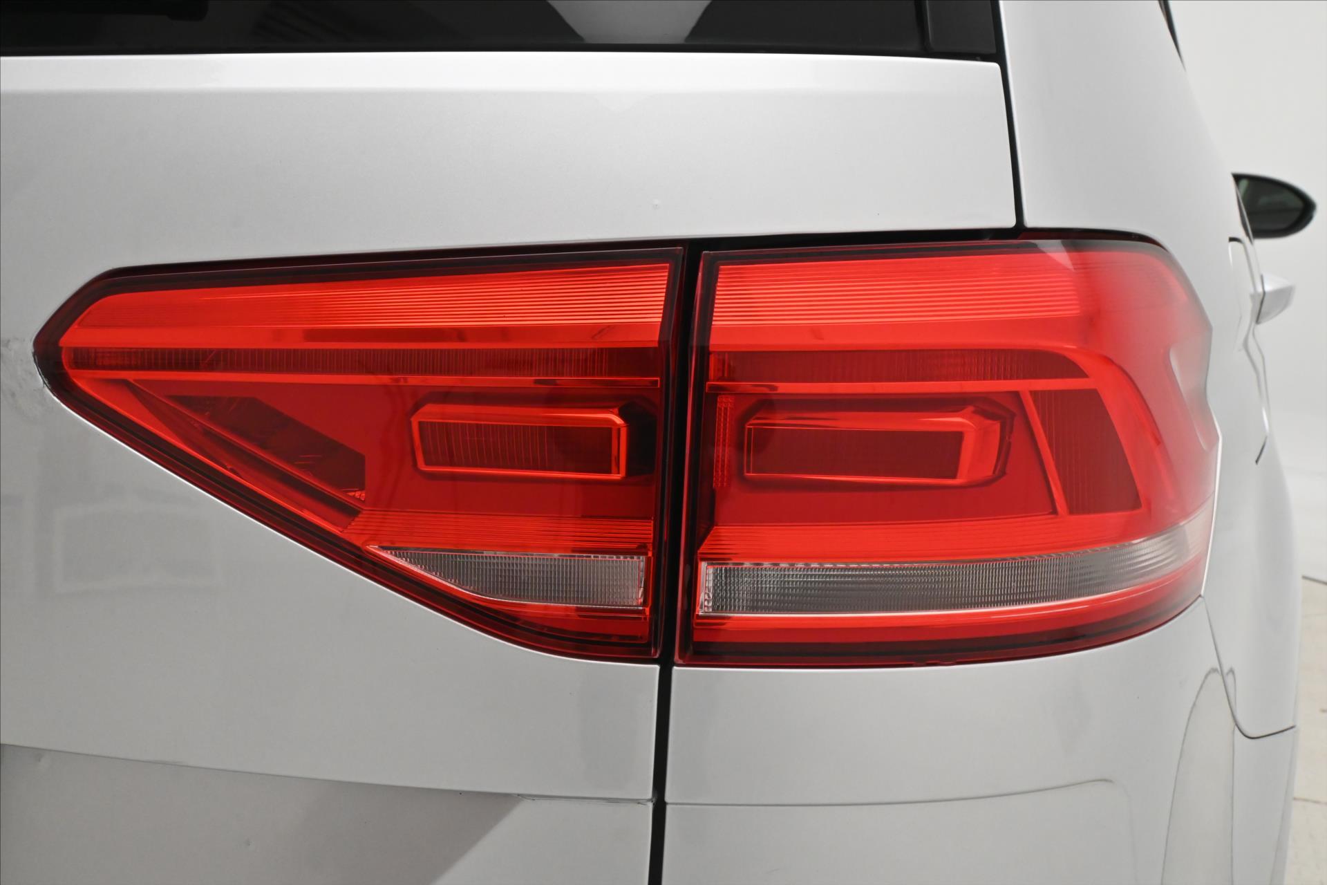 Main photo of the car Volkswagen Touran 1.6 TDI 85kW Navi Sensors (29)