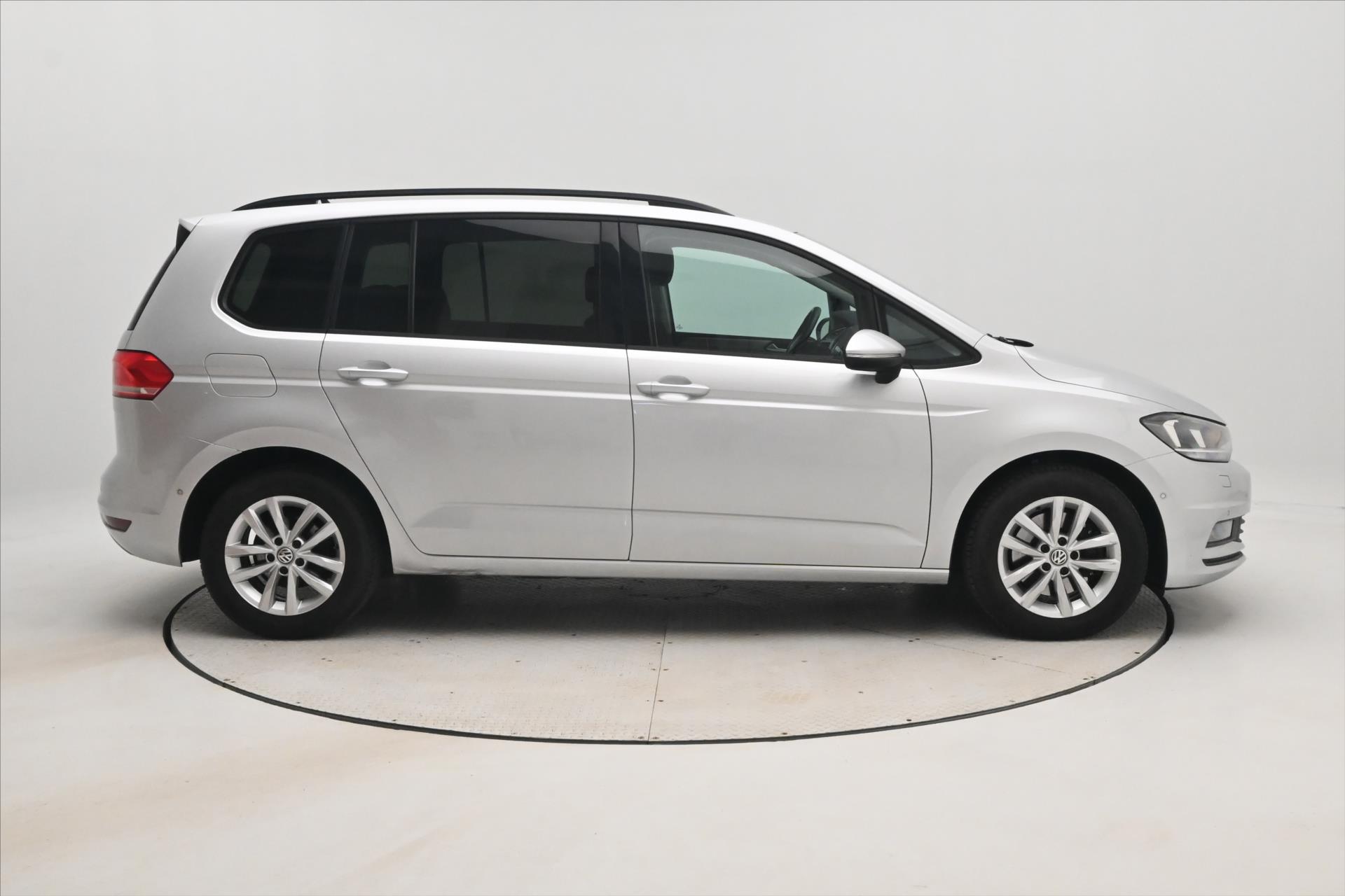 Main photo of the car Volkswagen Touran 1.6 TDI 85kW Navi Sensors (4)