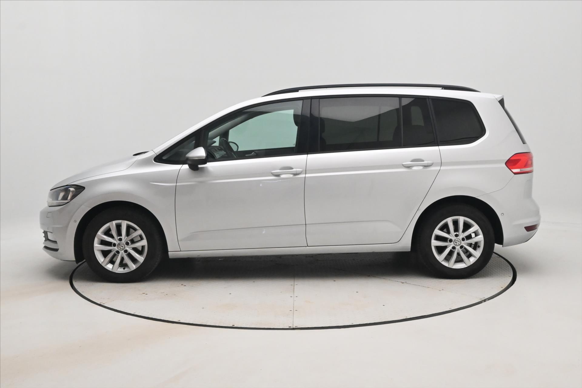 Main photo of the car Volkswagen Touran 1.6 TDI 85kW Navi Sensors (8)