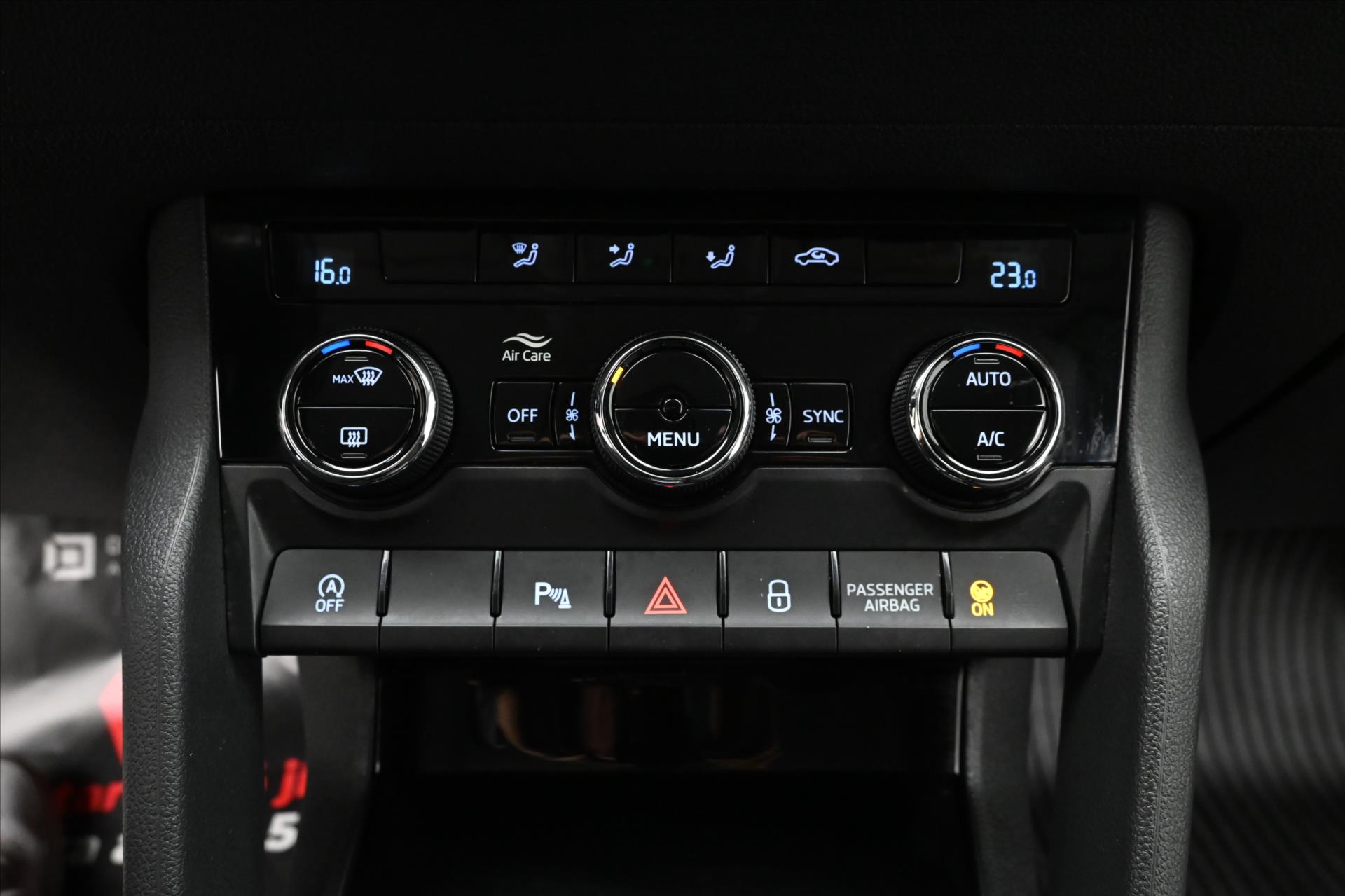Hlavní fotografie vozu Škoda Karoq 2,0 TDI 85 kW DSG Ambition Záruka až 5 let (21)