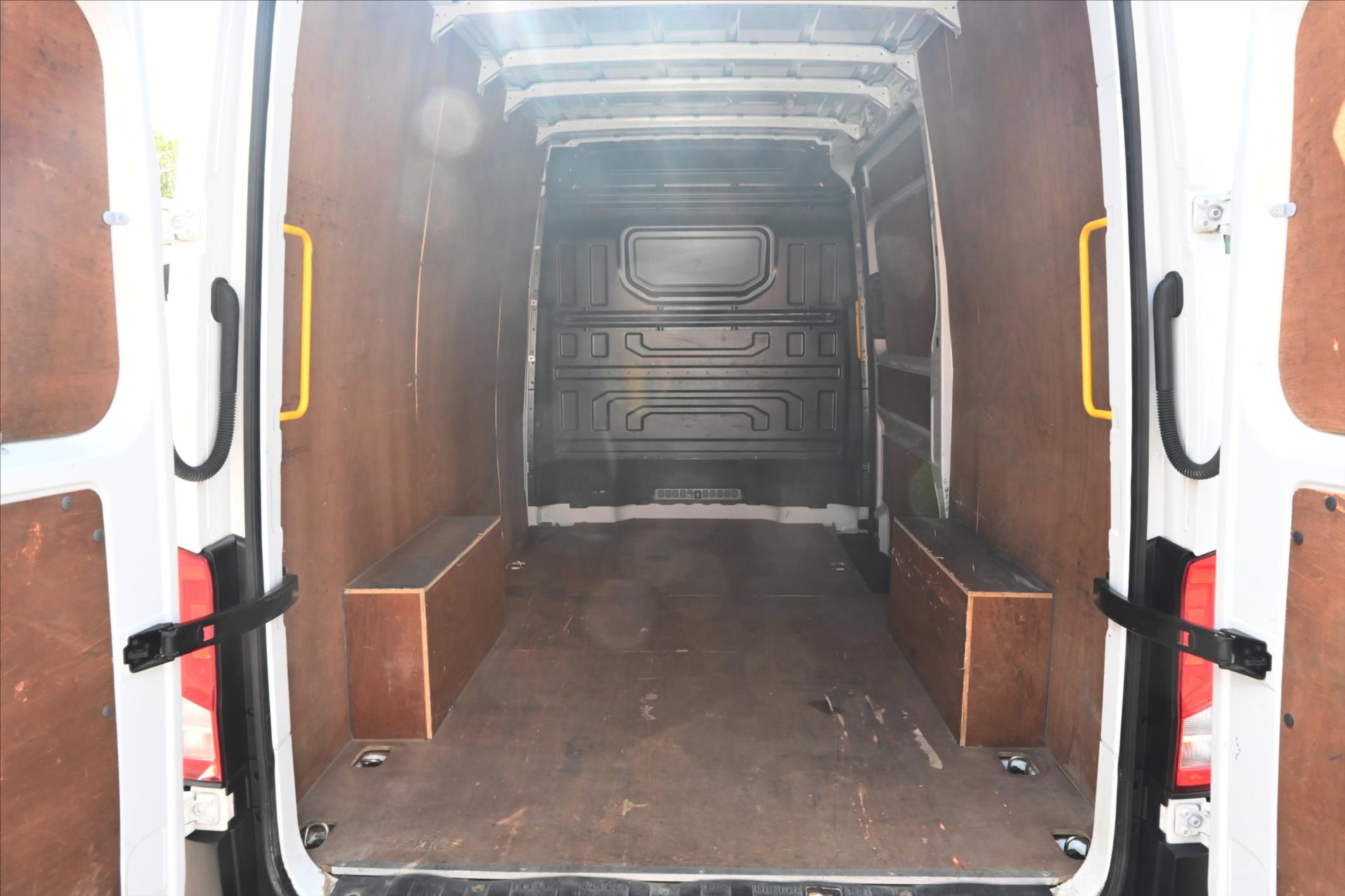 Hlavní fotografie vozu Volkswagen Crafter 2,0 TDI 103 kW L2H2 Tempomat Tažné Záruka až 5 let (10)