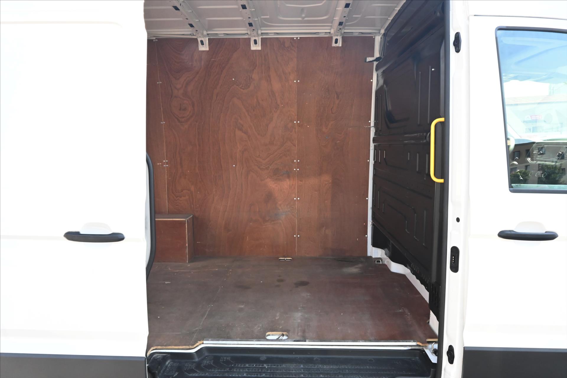 Hlavní fotografie vozu Volkswagen Crafter 2,0 TDI 103 kW L2H2 Tempomat Tažné Záruka až 5 let (11)