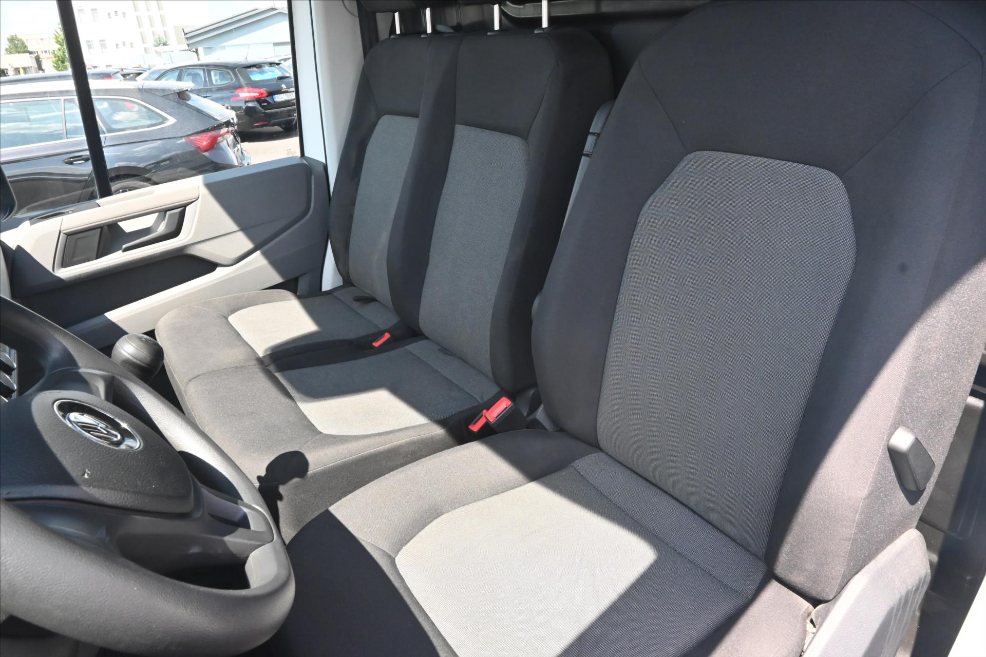 Hlavní fotografie vozu Volkswagen Crafter 2,0 TDI 103 kW L2H2 Tempomat Tažné Záruka až 5 let (13)