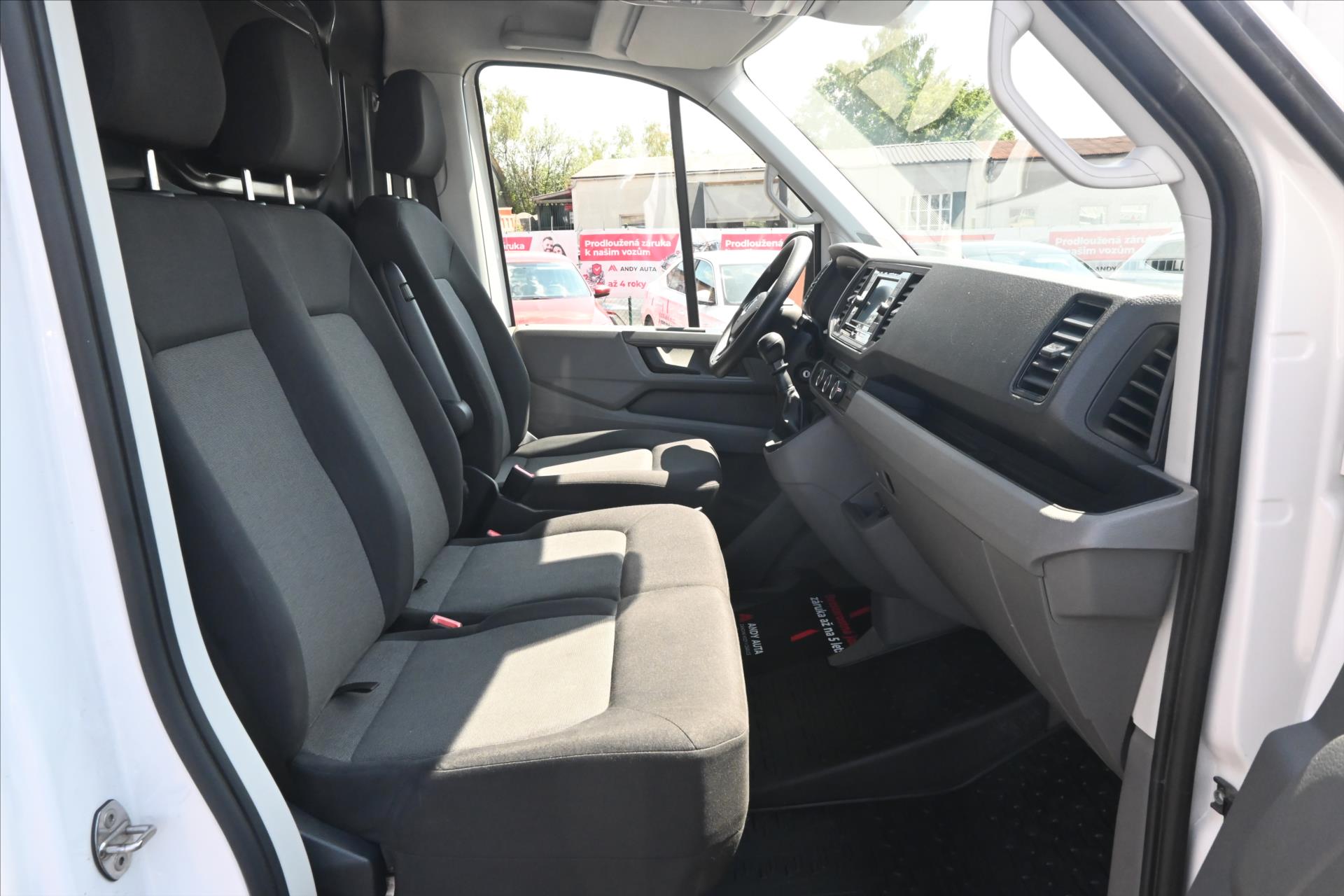Hlavní fotografie vozu Volkswagen Crafter 2,0 TDI 103 kW L2H2 Tempomat Tažné Záruka až 5 let (14)