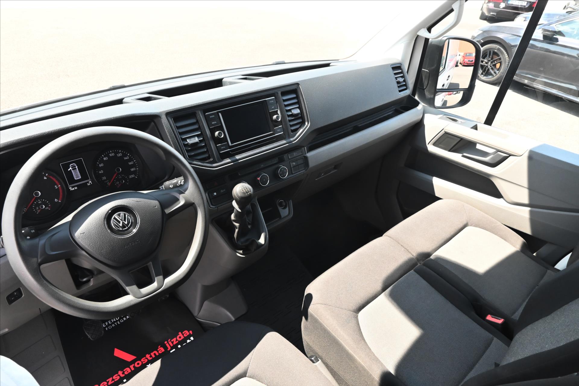Hlavní fotografie vozu Volkswagen Crafter 2,0 TDI 103 kW L2H2 Tempomat Tažné Záruka až 5 let (15)