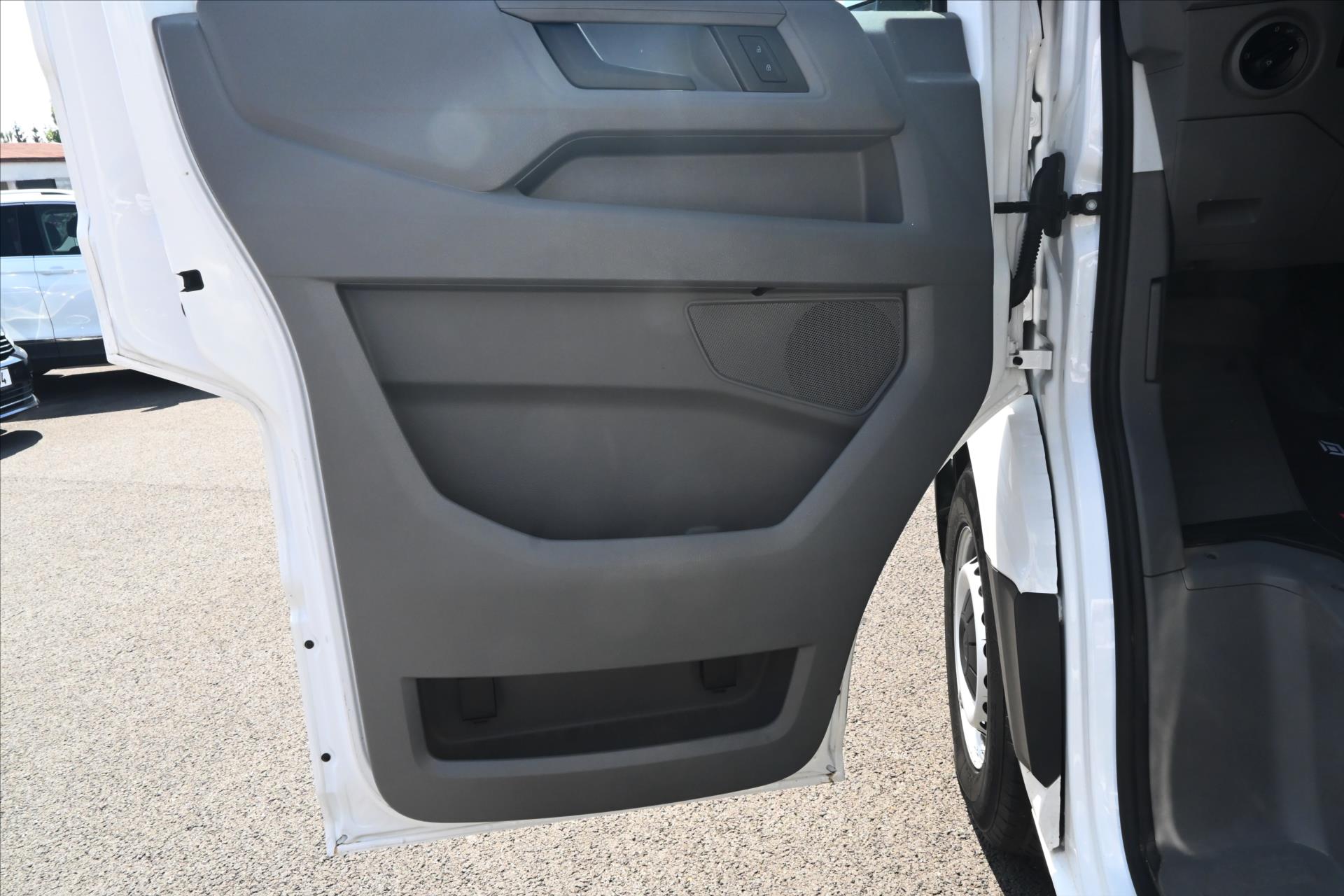 Hlavní fotografie vozu Volkswagen Crafter 2,0 TDI 103 kW L2H2 Tempomat Tažné Záruka až 5 let (23)