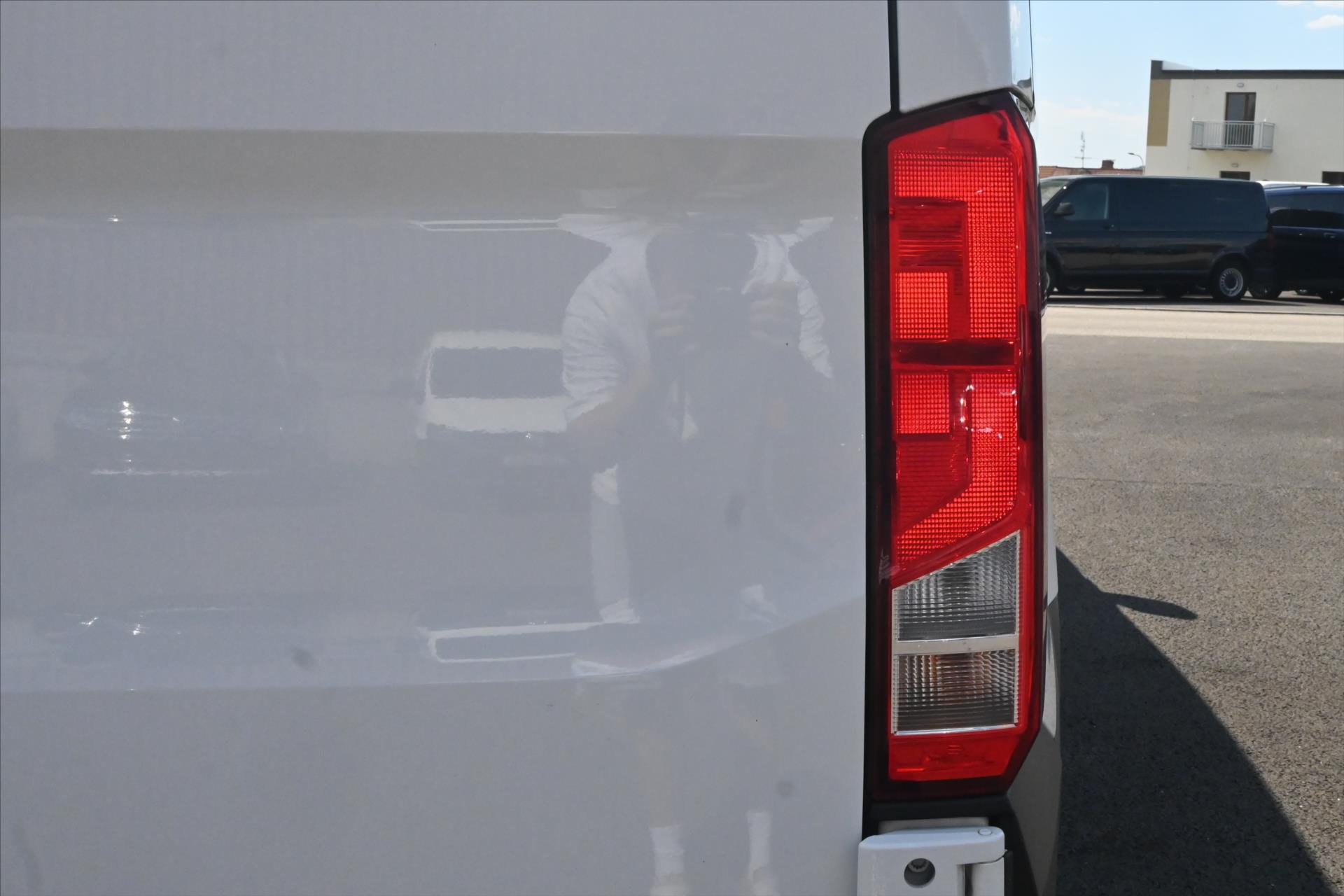 Hlavní fotografie vozu Volkswagen Crafter 2,0 TDI 103 kW L2H2 Tempomat Tažné Záruka až 5 let (28)
