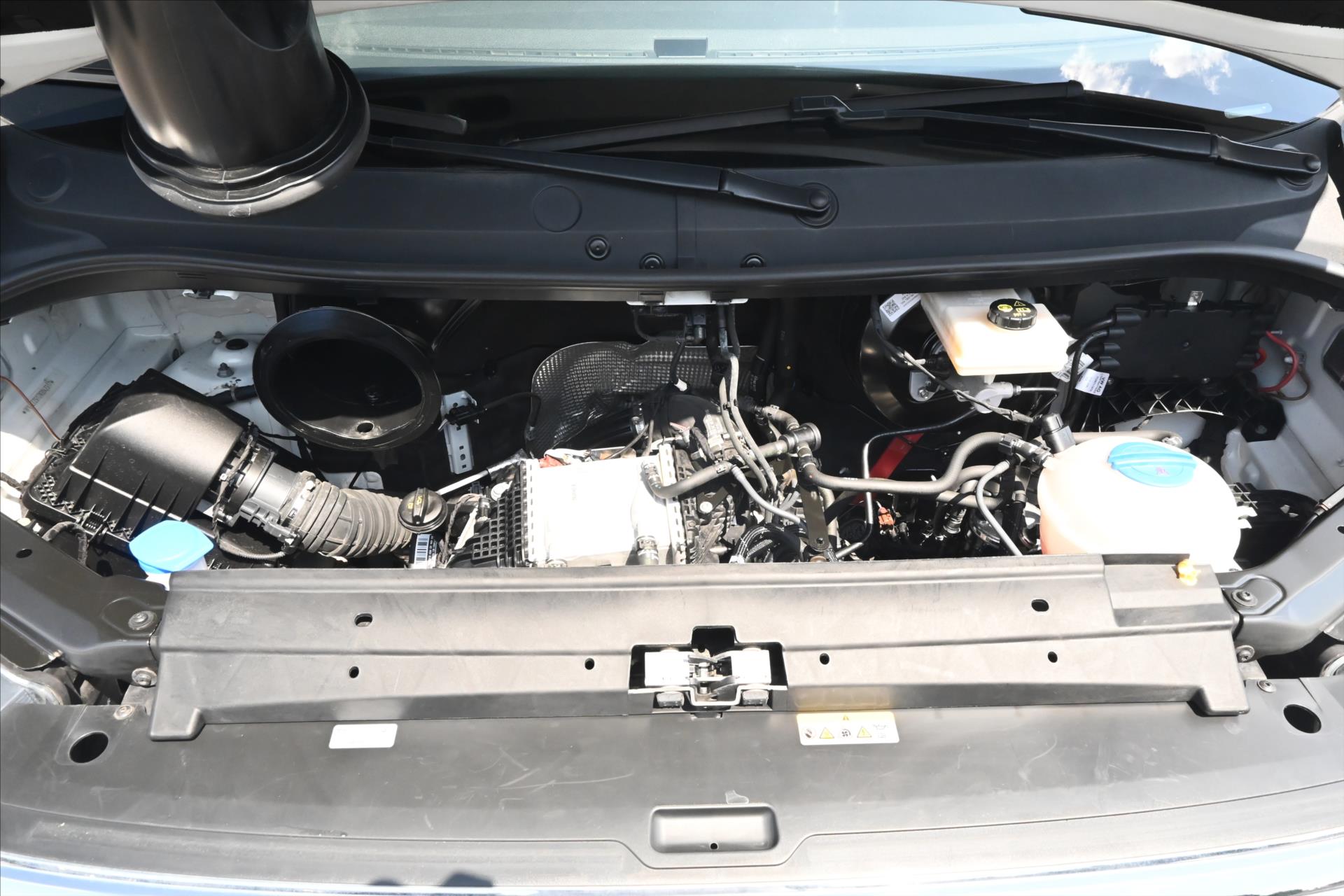 Hlavní fotografie vozu Volkswagen Crafter 2,0 TDI 103 kW L2H2 Tempomat Tažné Záruka až 5 let (9)