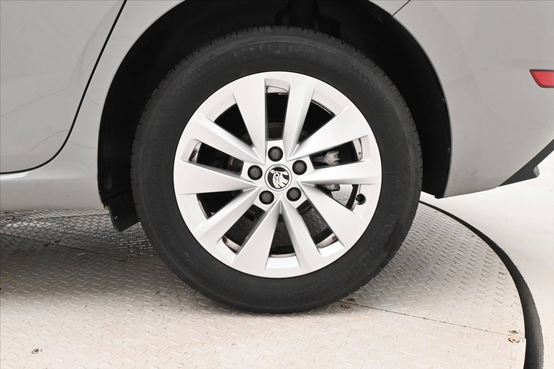 Hlavní fotografie vozu Škoda Scala 1,0 TSI 81 kW DSG Ambition Záruka až 5 let (30)