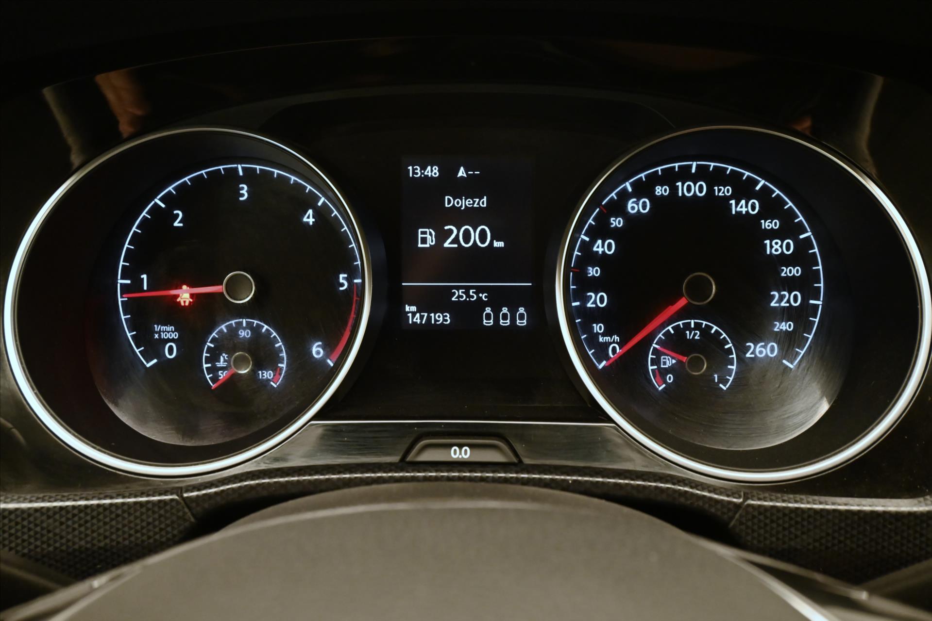 Hlavní fotografie vozu Volkswagen Touran 2,0 TDI 110 kW TAŽNÉ LED Záruka až 5 let (16)
