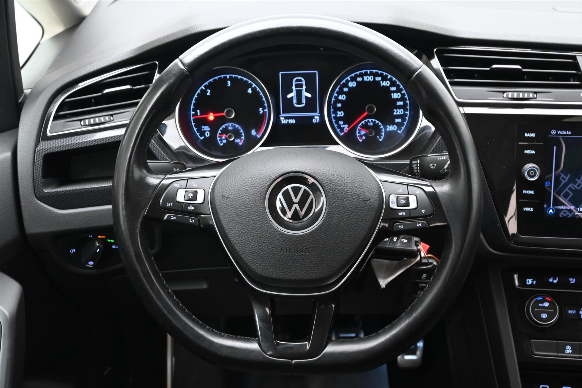 Hlavní fotografie vozu Volkswagen Touran 2,0 TDI 110 kW TAŽNÉ LED Záruka až 5 let (18)