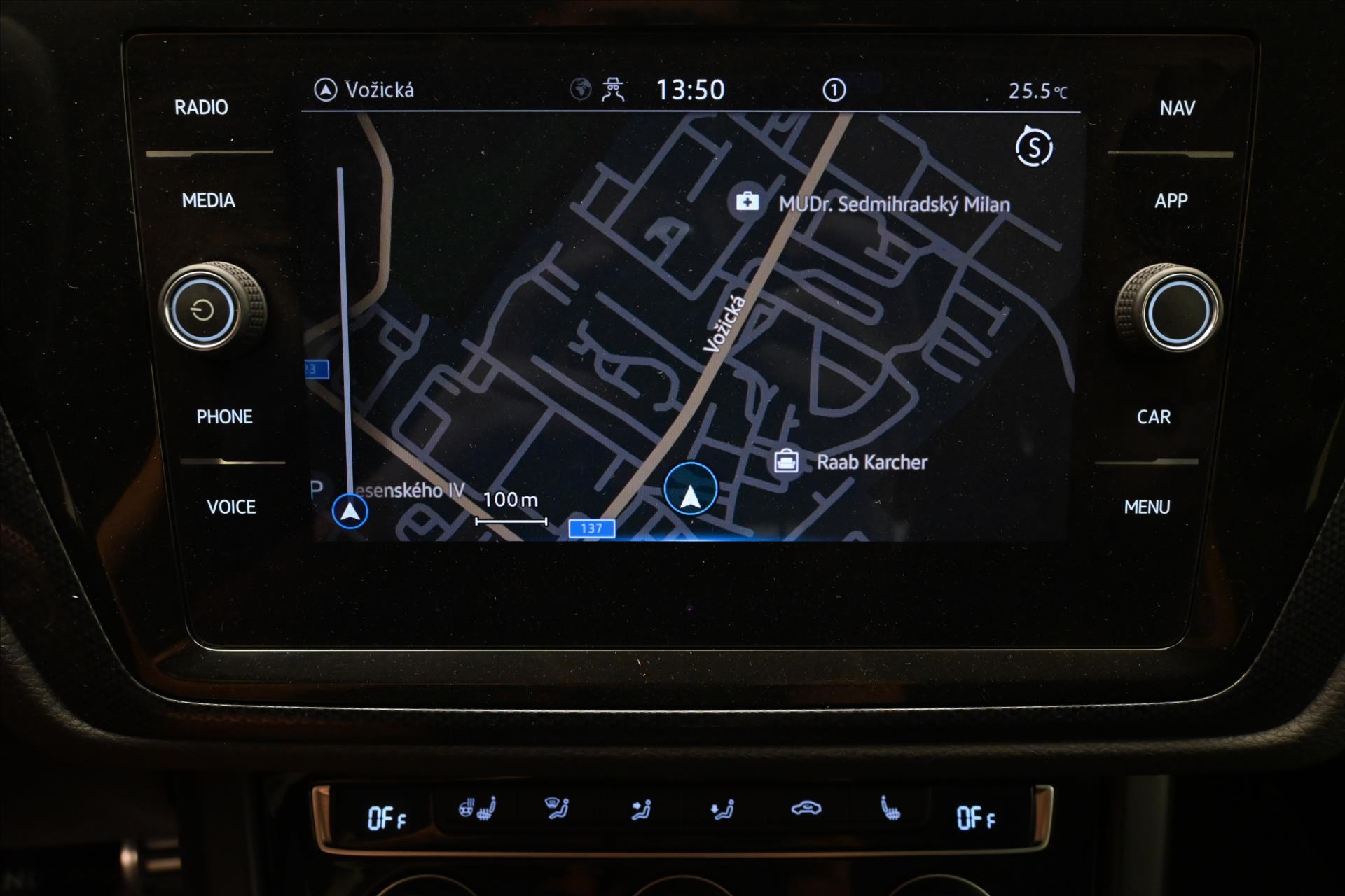 Hlavní fotografie vozu Volkswagen Touran 2,0 TDI 110 kW TAŽNÉ LED Záruka až 5 let (19)