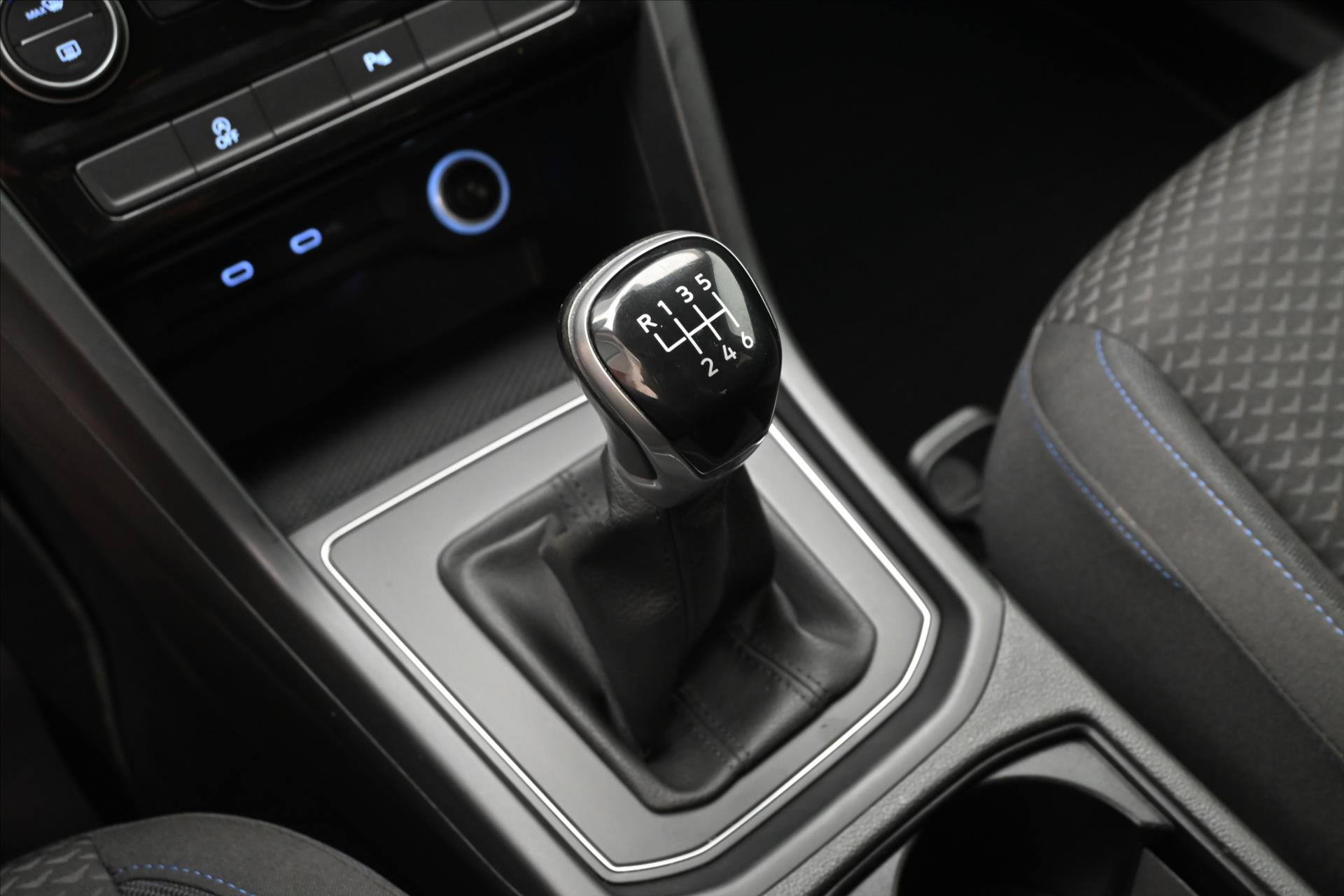 Hlavní fotografie vozu Volkswagen Touran 2,0 TDI 110 kW TAŽNÉ LED Záruka až 5 let (23)