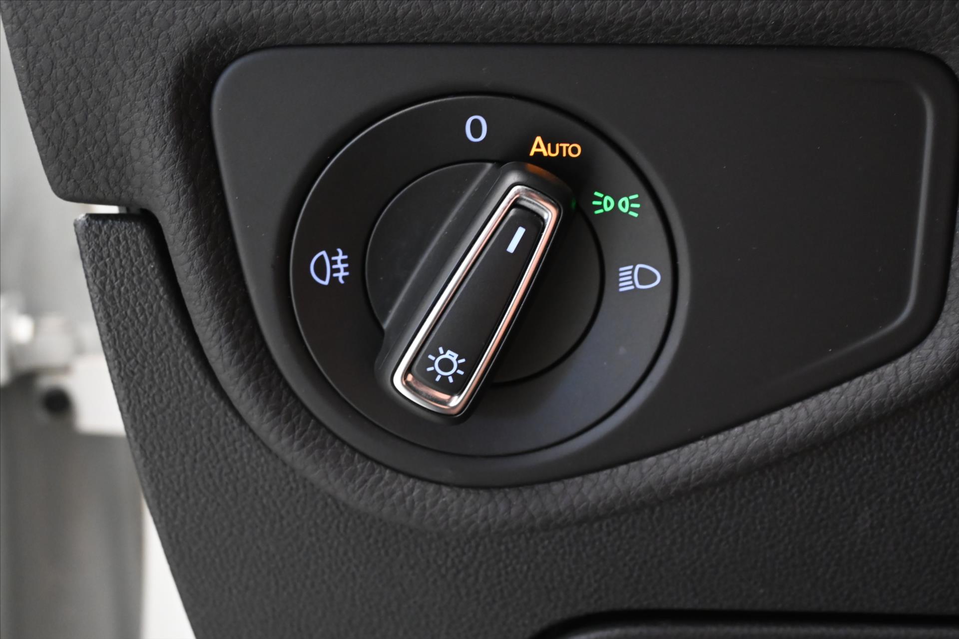 Hlavní fotografie vozu Volkswagen Touran 2,0 TDI 110 kW TAŽNÉ LED Záruka až 5 let (27)